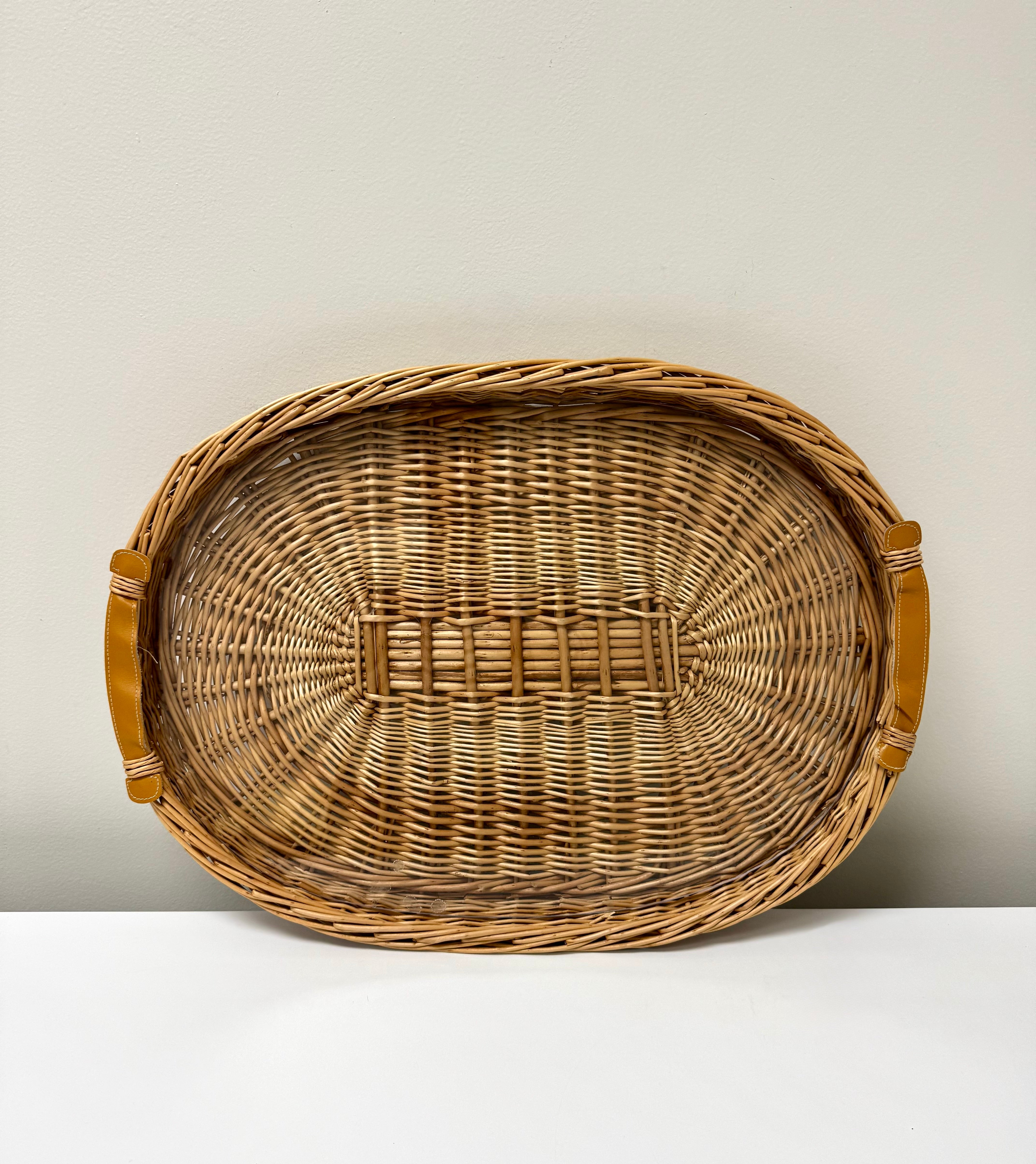 Natural Wicker 22" Tray with Plexi Insert