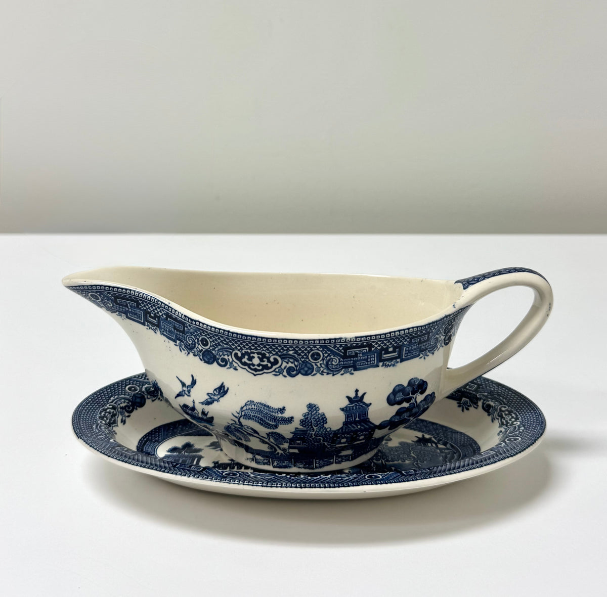 Vintage JOHNSON BROS. 'Blue Willow' Gray Boat with Plate