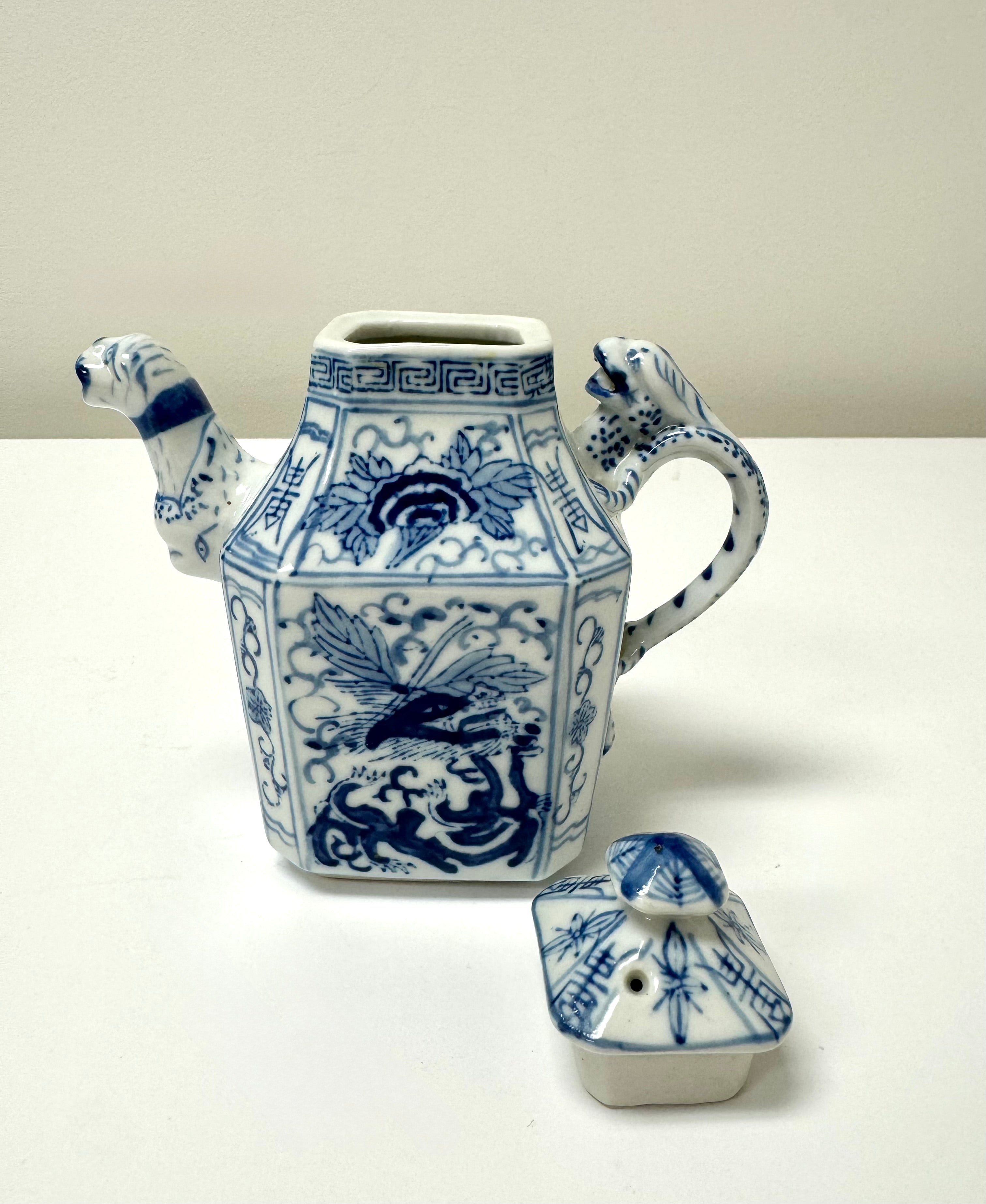 Vintage Chinese Foo Dog Pagoda Teapot