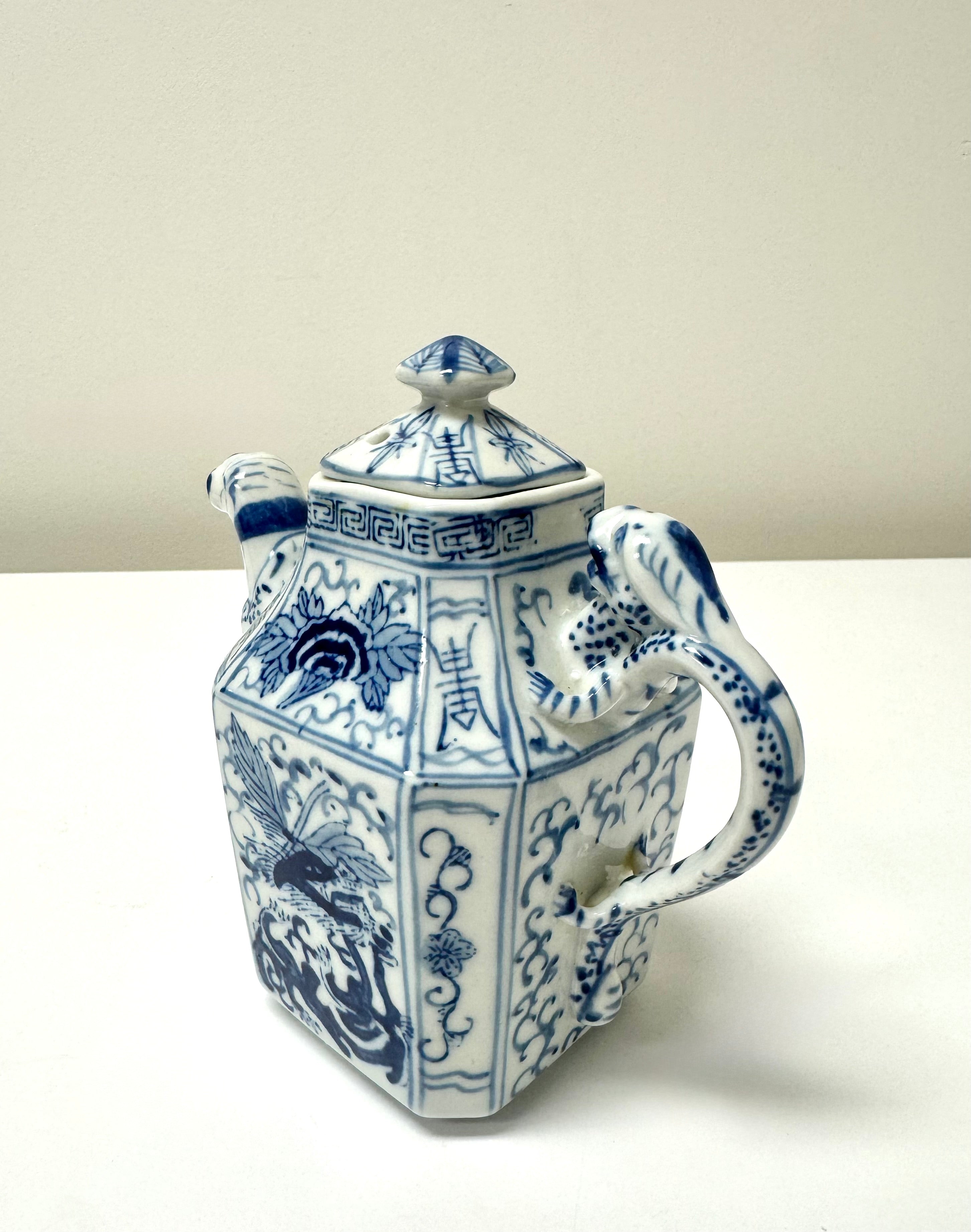 Vintage Chinese Foo Dog Pagoda Teapot
