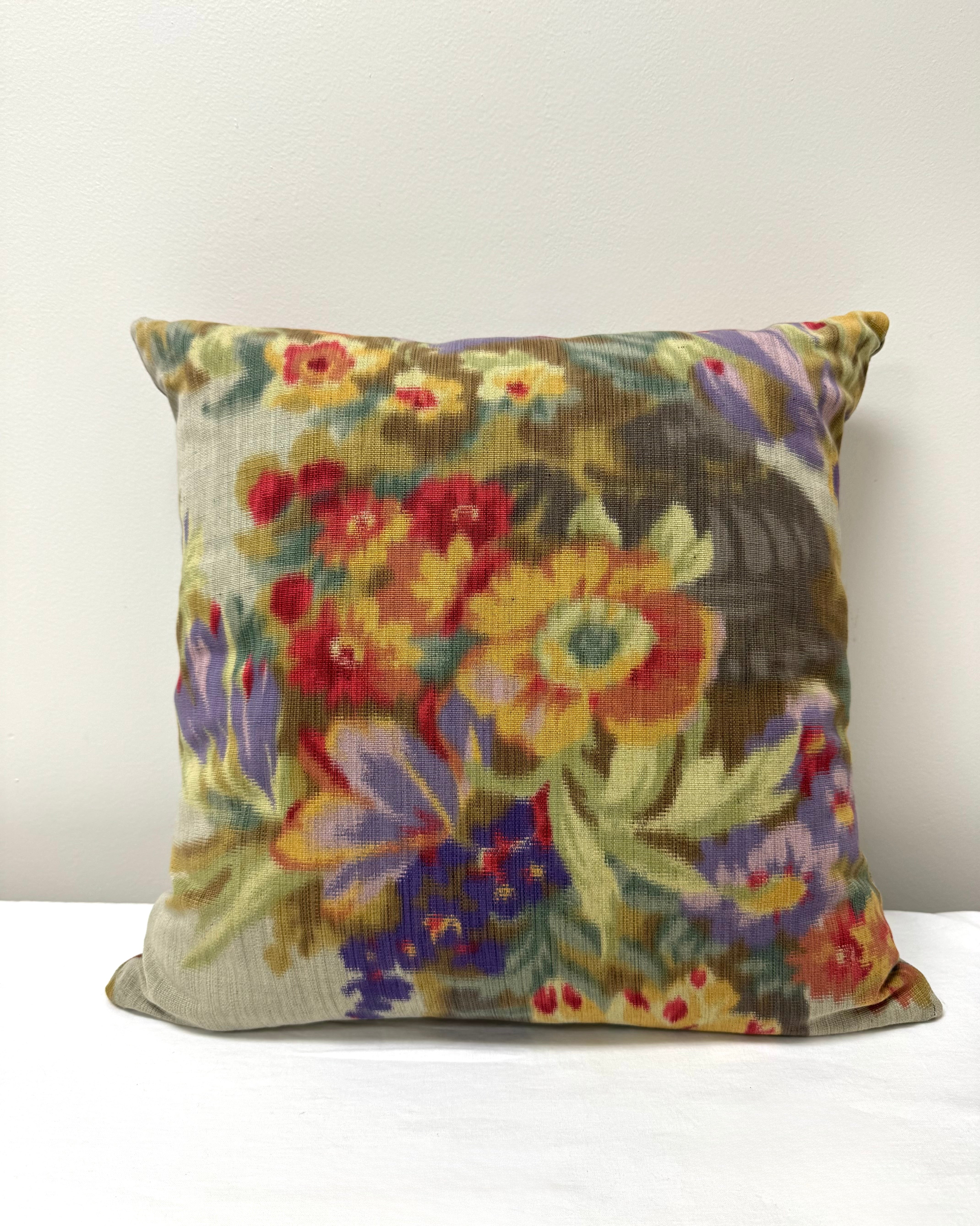 PRIMAVERA 19" Floral Pillow