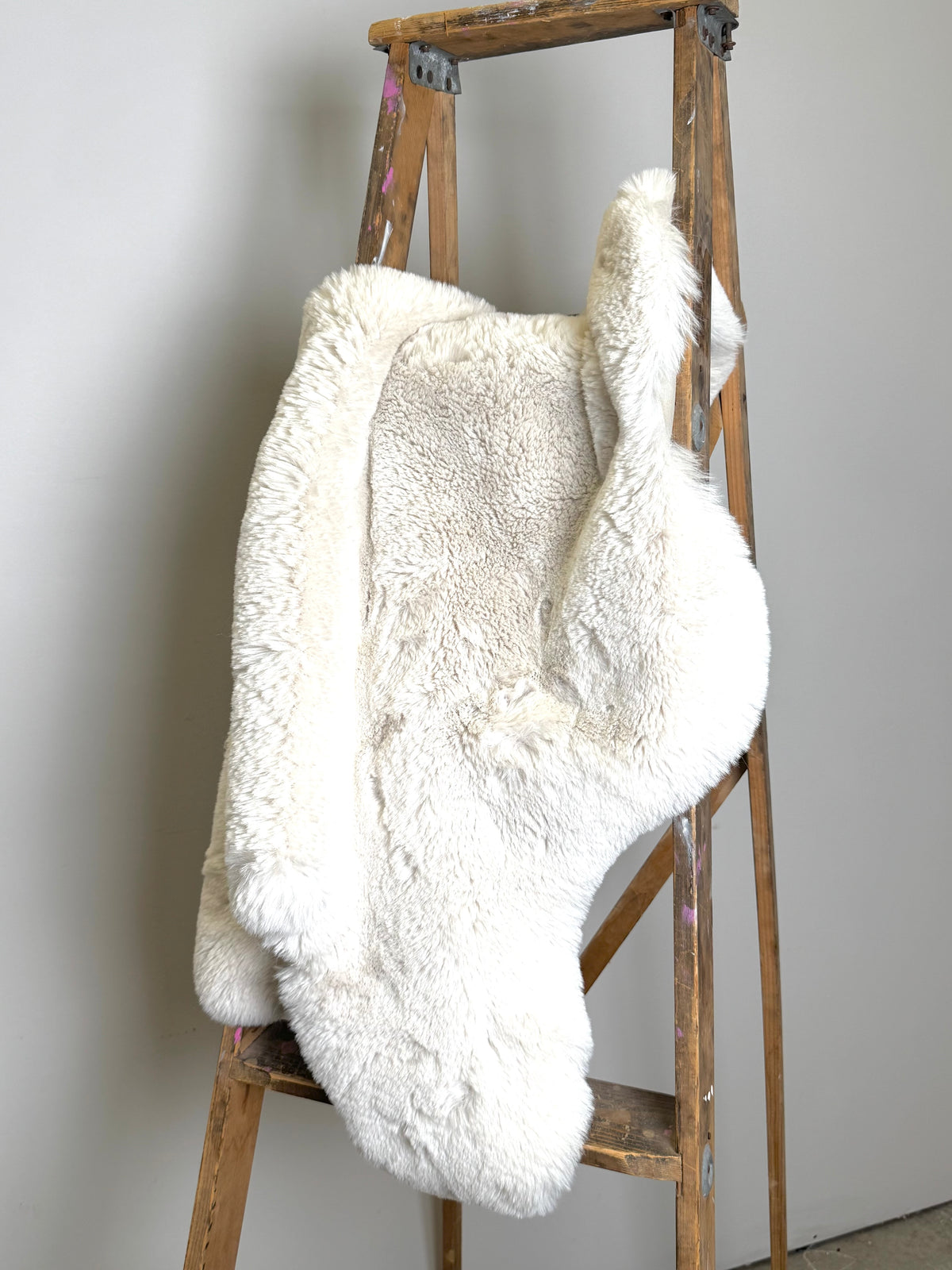 Ivory Ultra-plush 26" x 41" Rug