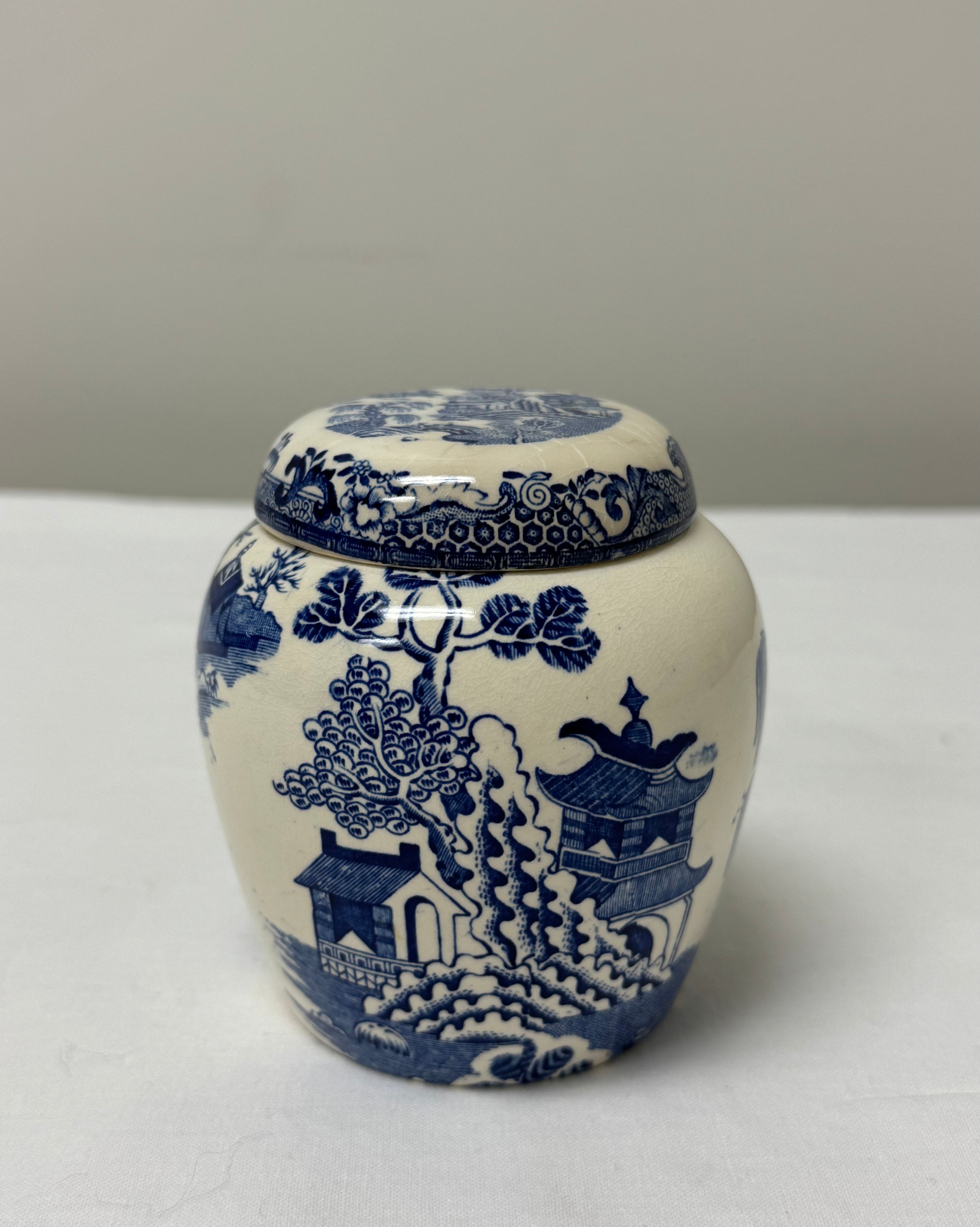 Vintage MASON'S 'Blue Willow' 4" Jar with Lid