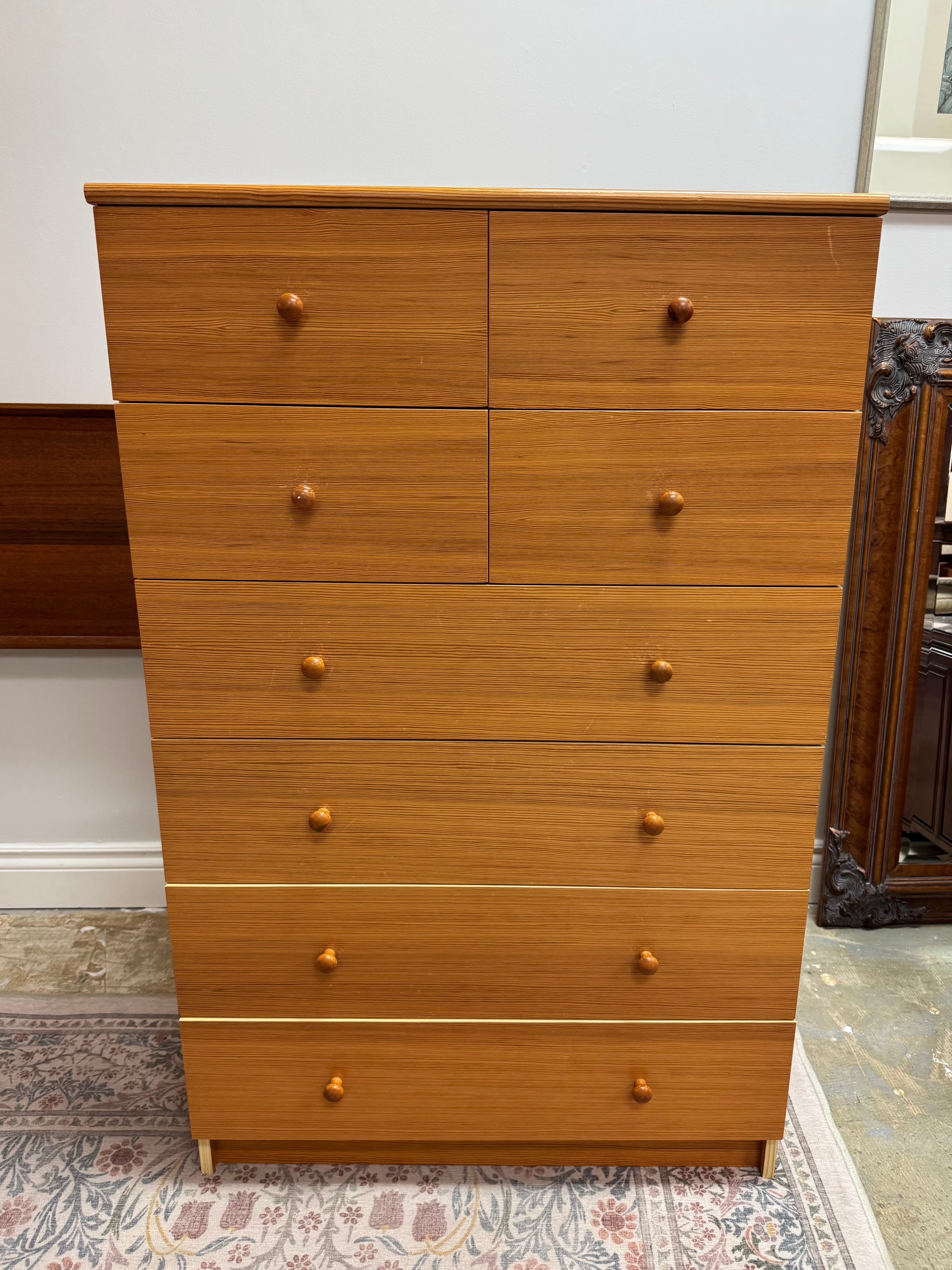 MCM-style Dresser