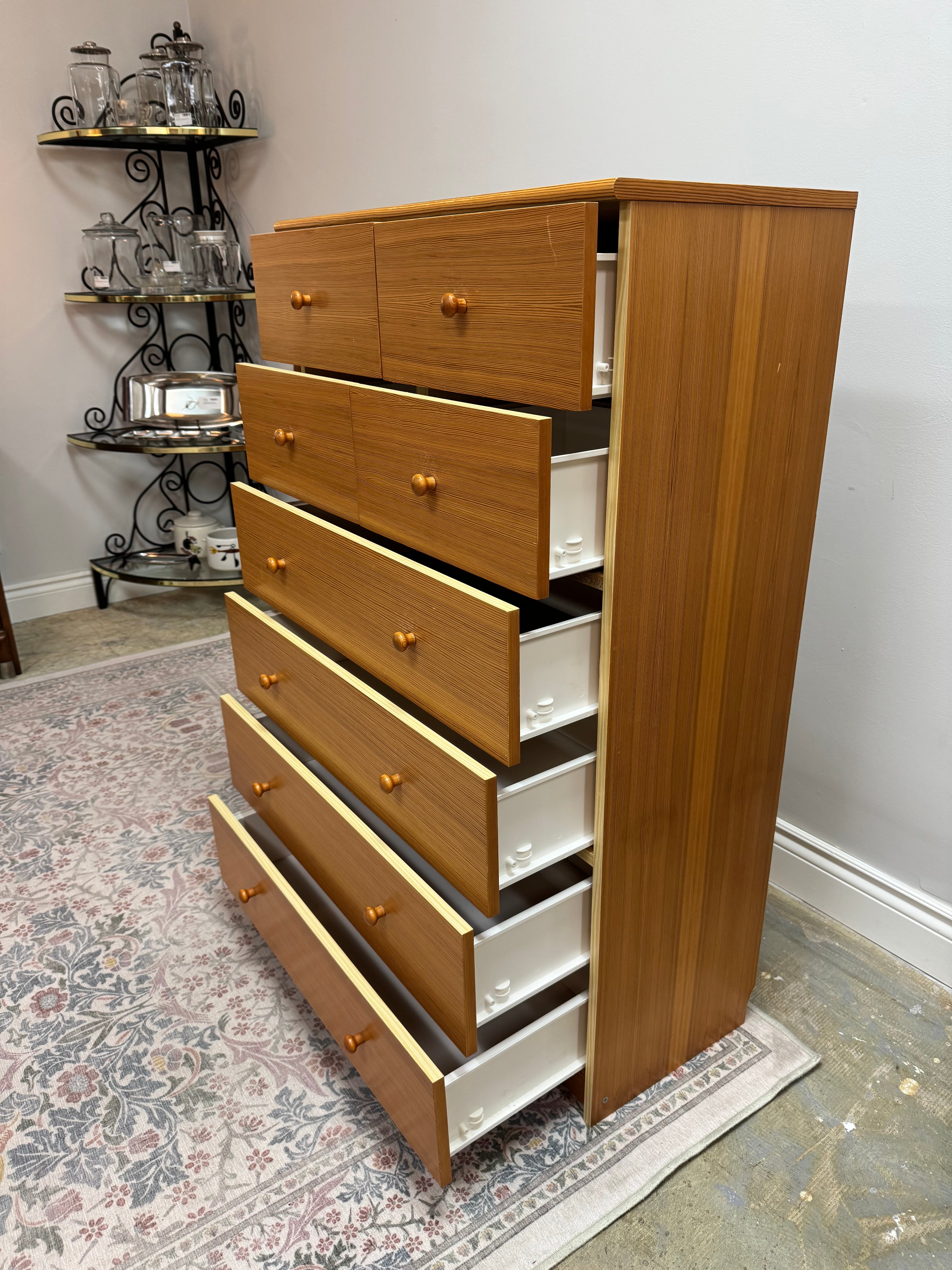 MCM-style Dresser
