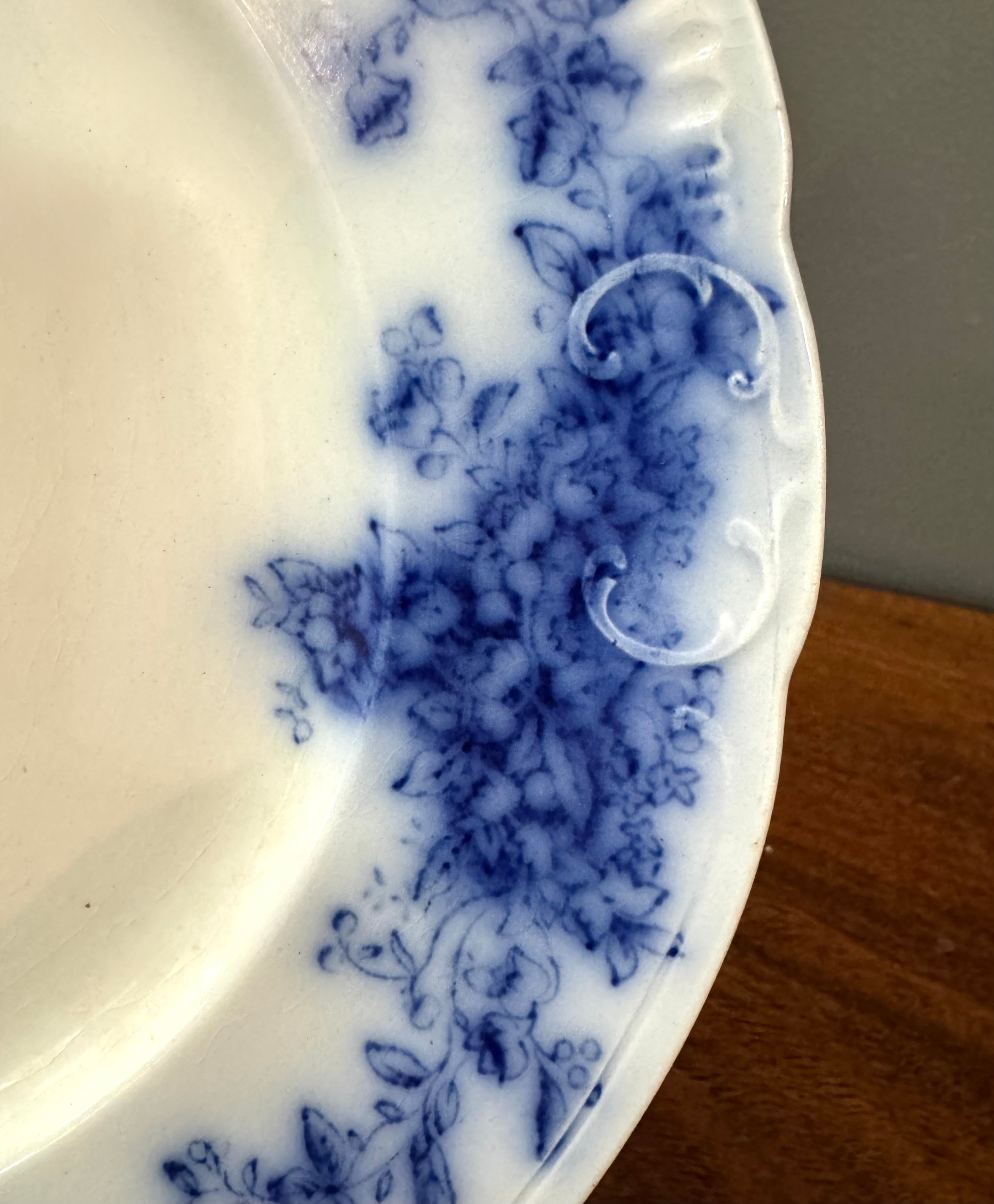 Vintage HOLLINSHEAD & KIRKHAM Flow Blue 'Lily' 10" Plate