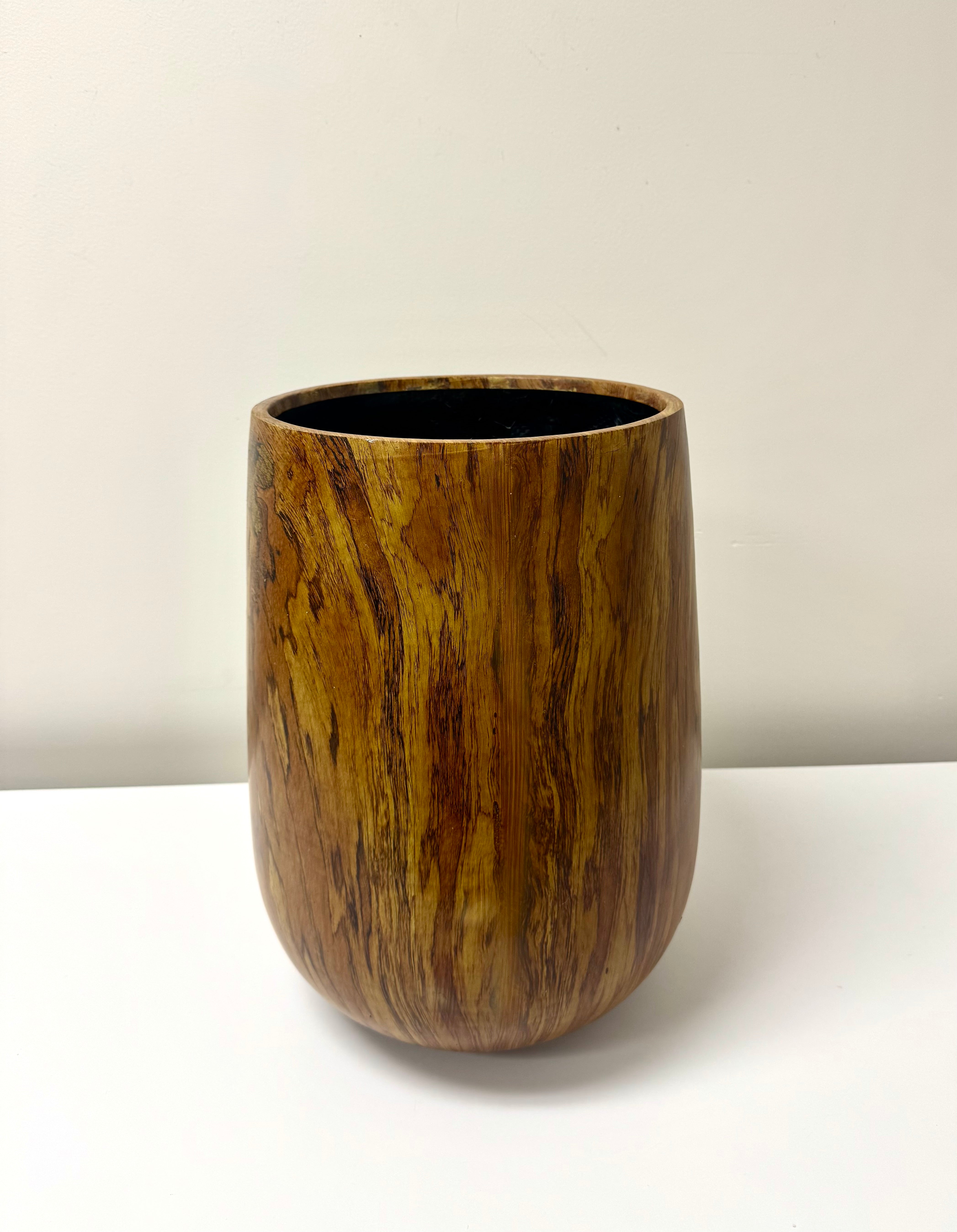 Natural Grain Resin Pot