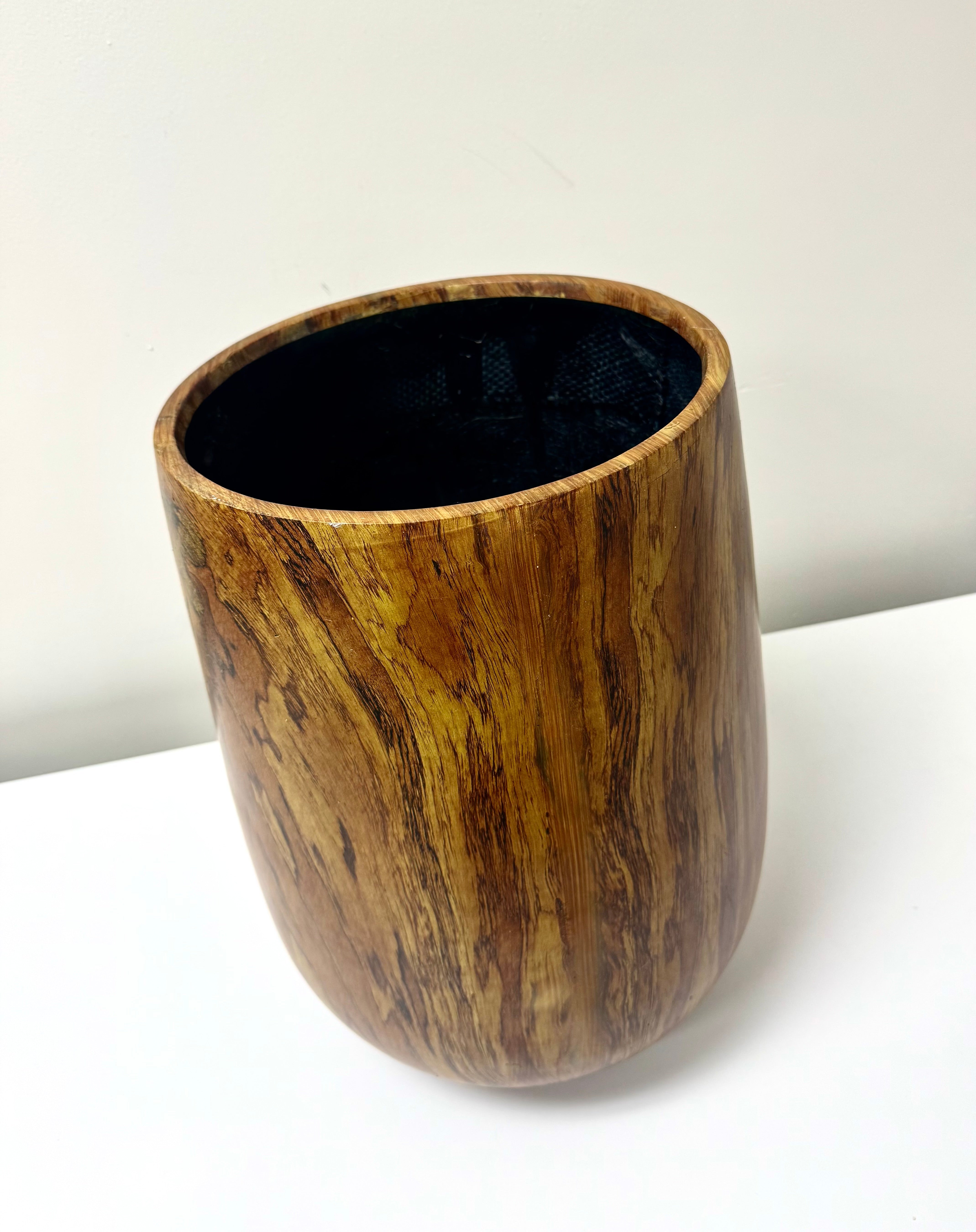 Natural Grain Resin Pot