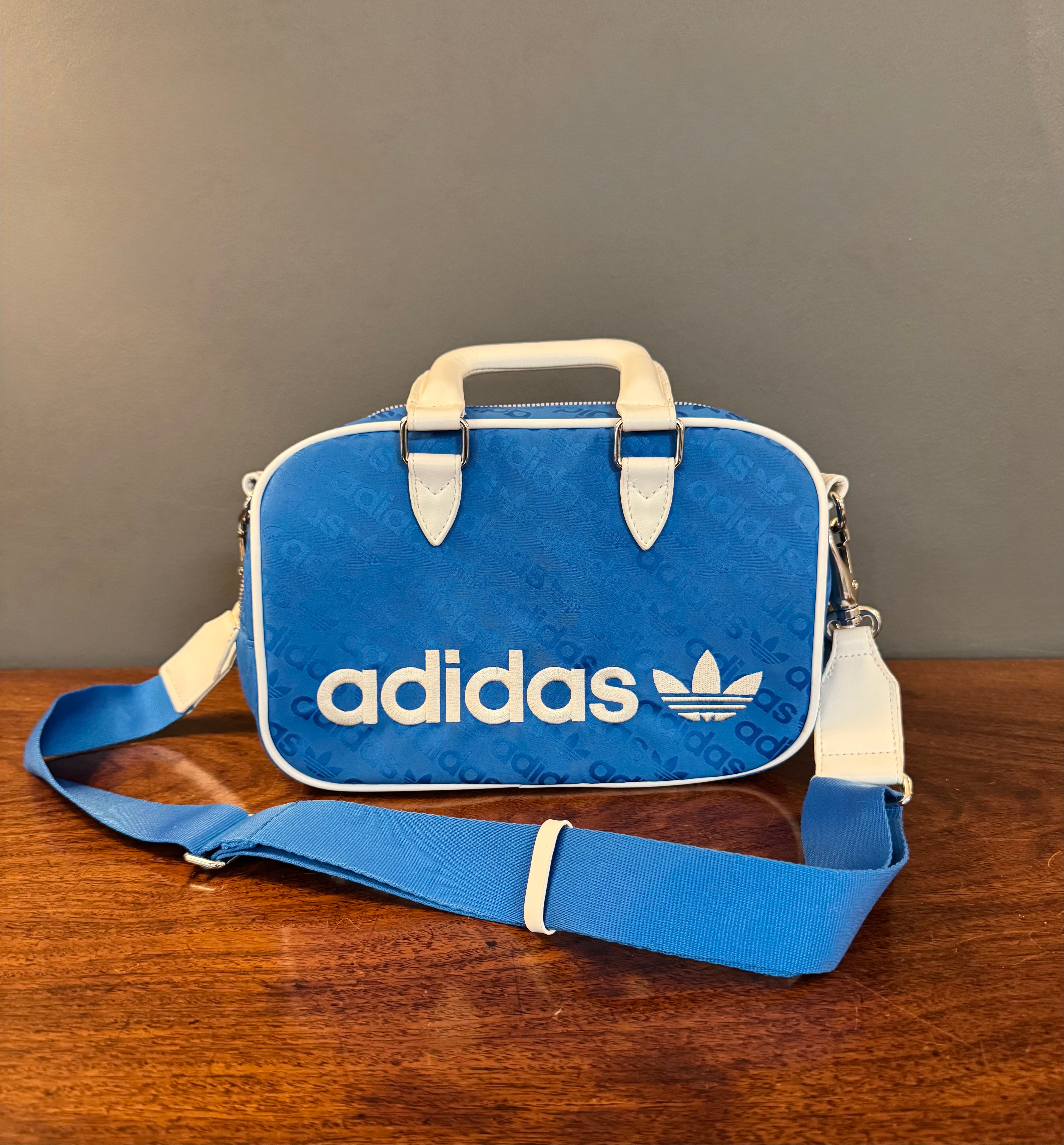 NEW! ADIDAS ORIGINALS Bluebird/Chalk White Bag