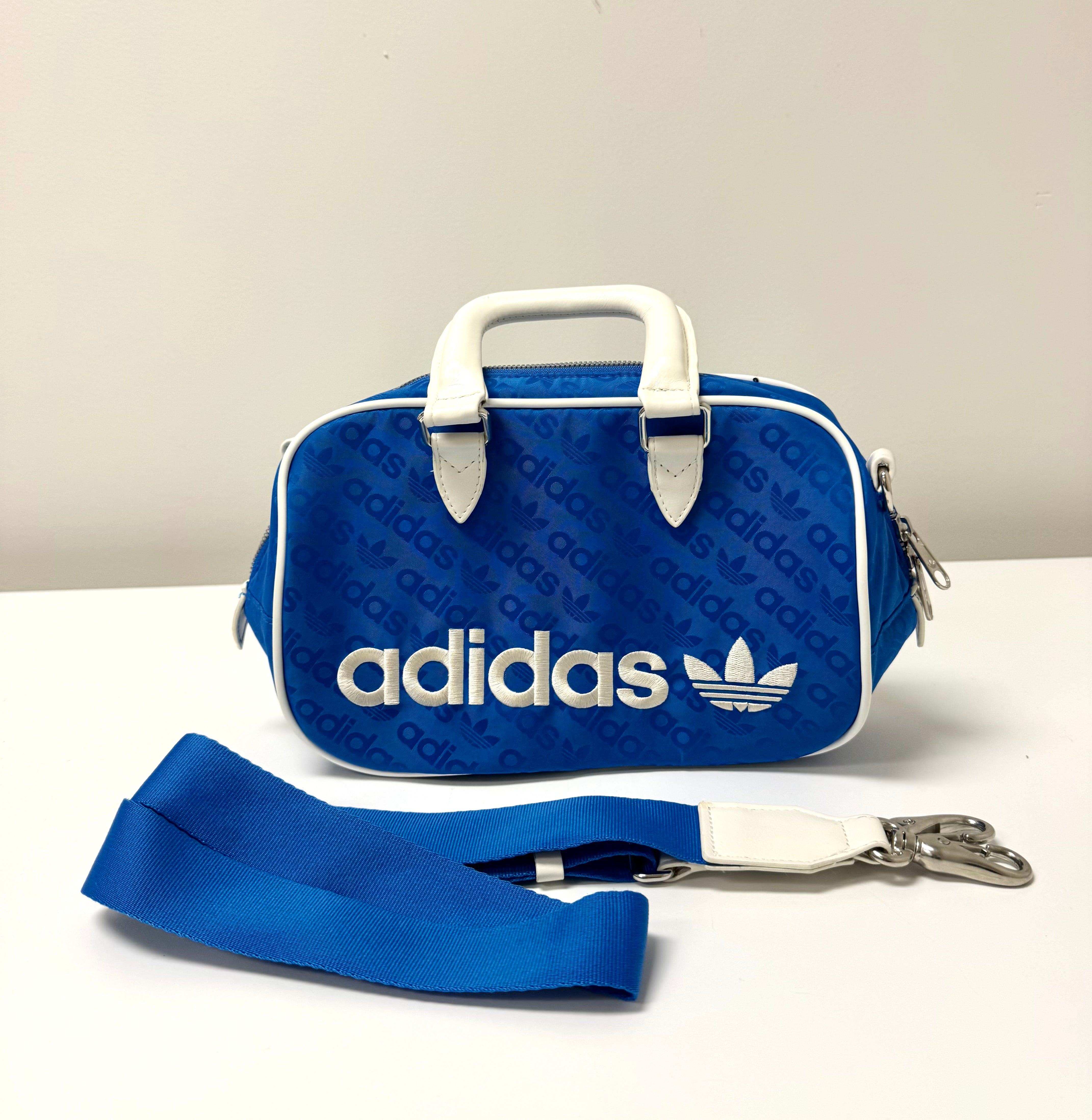 NEW ADIDAS ORIGINALS Bluebird/Chalk White Crossbody