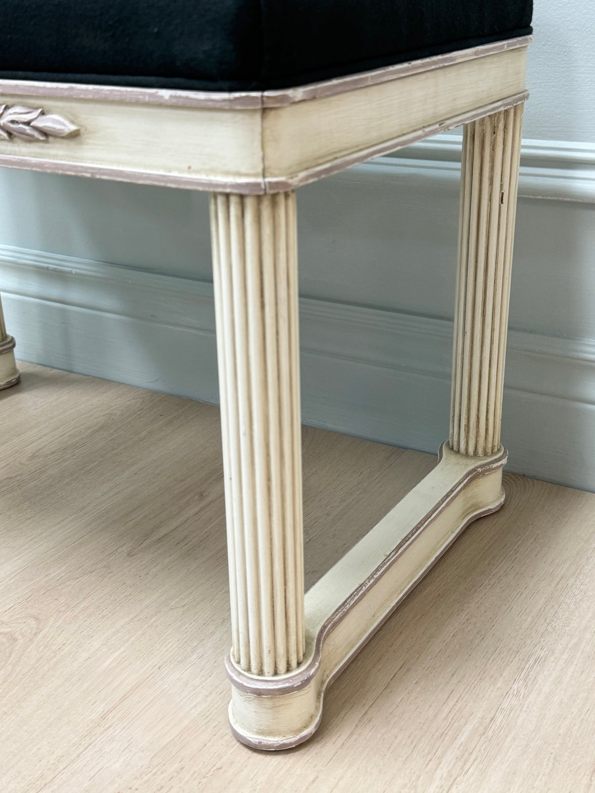 Neoclassical Small Bench