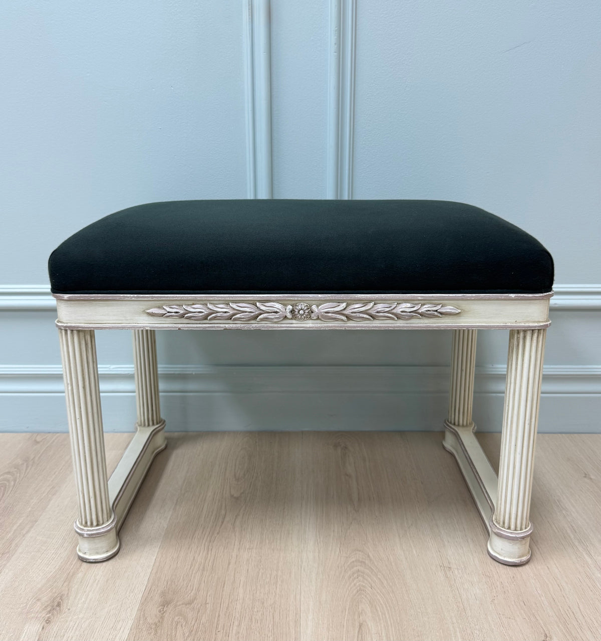 Neoclassical Small Bench