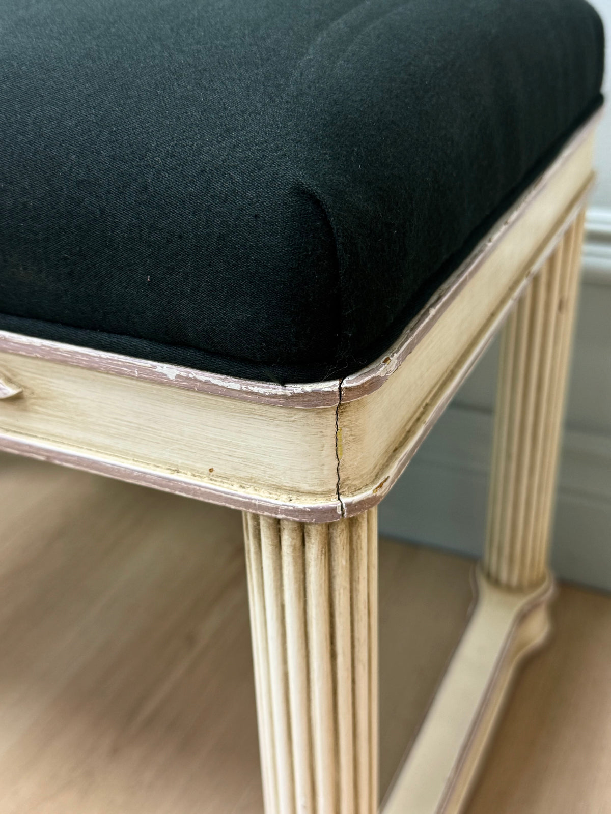 Neoclassical Small Bench