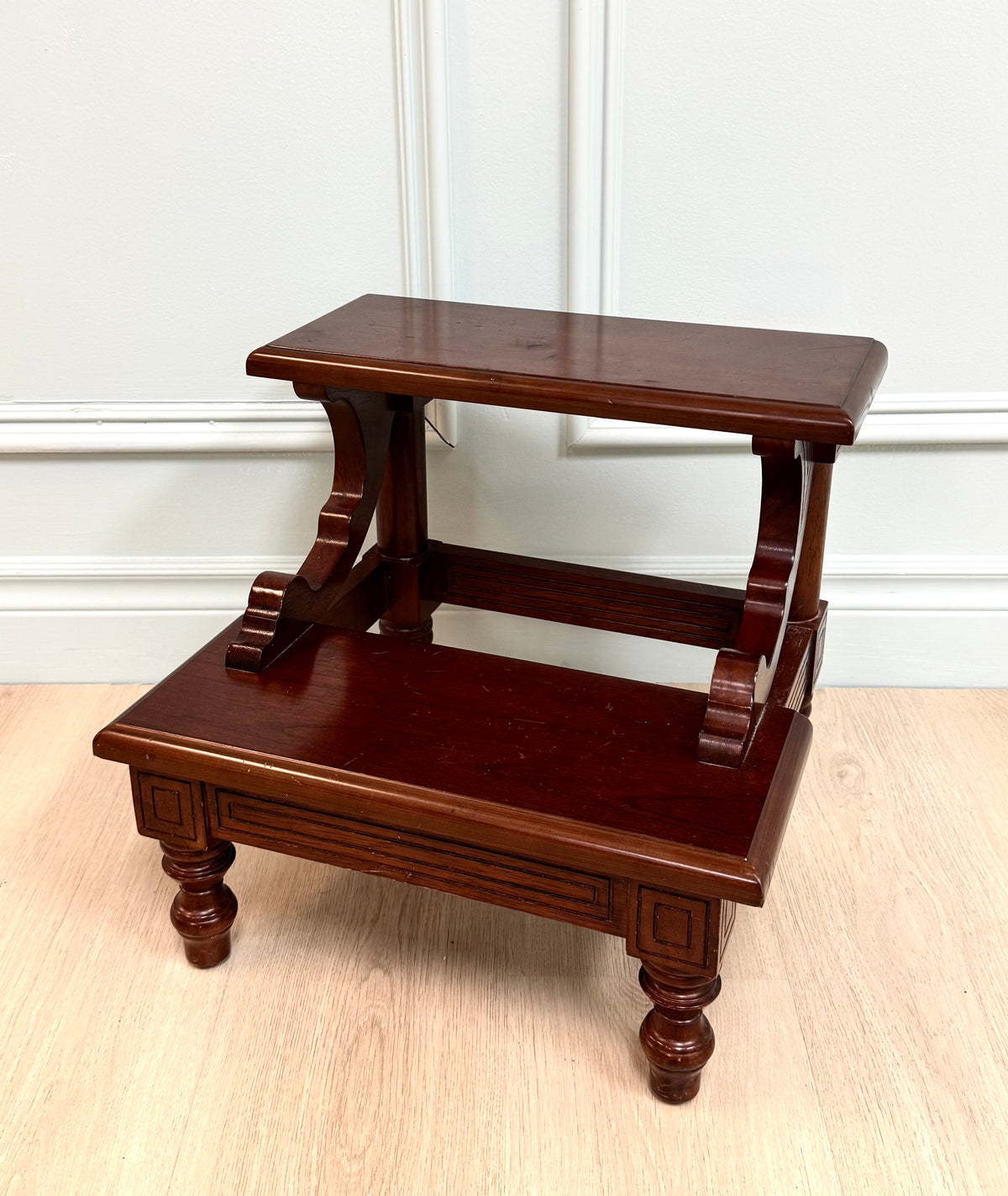 BOMBAY Bed Step Stool