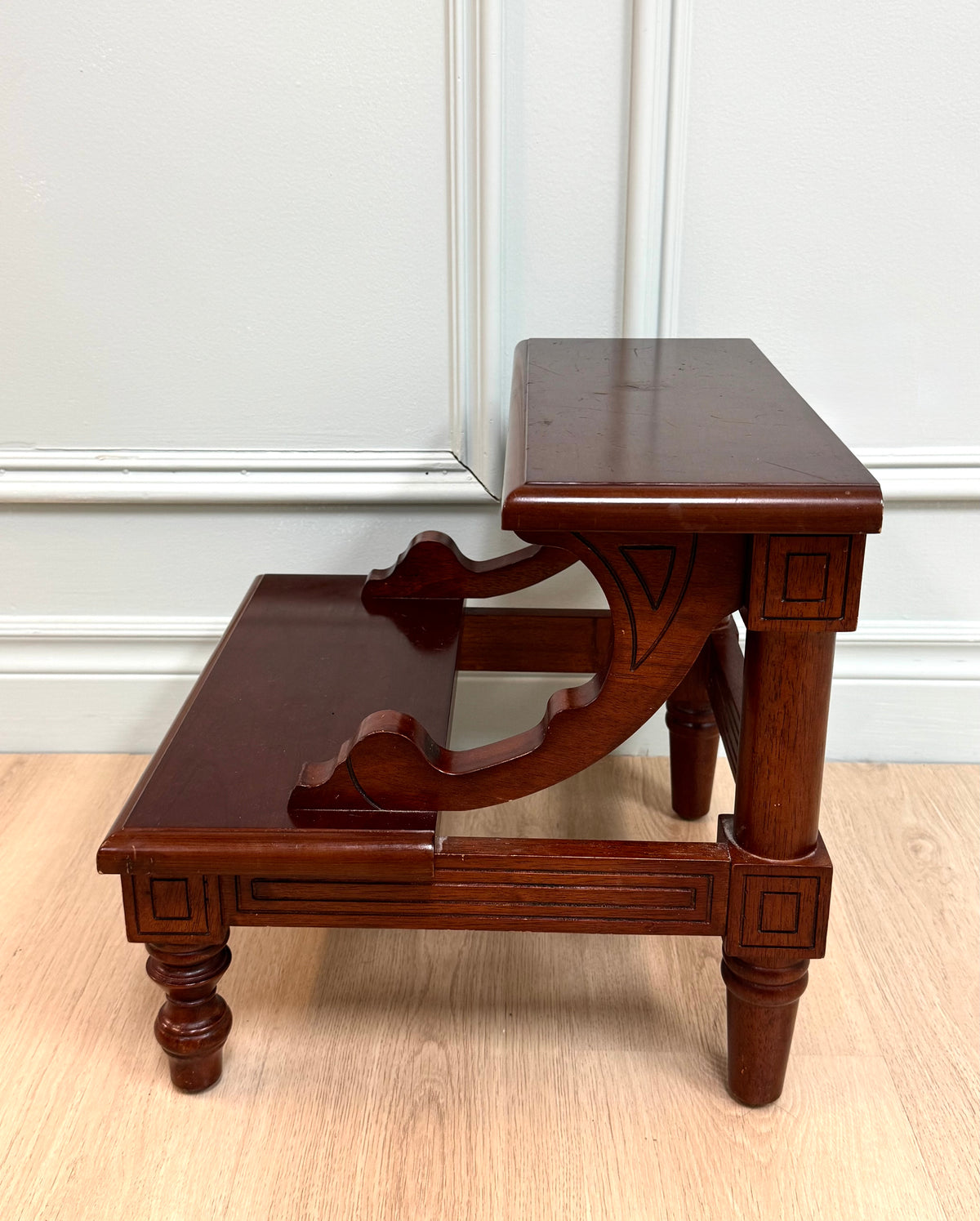 BOMBAY Bed Step Stool