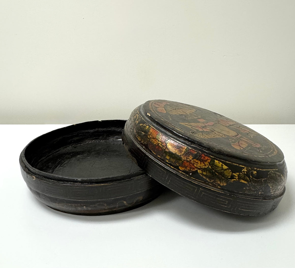 Vintage Chinese Export Lacquerware Box