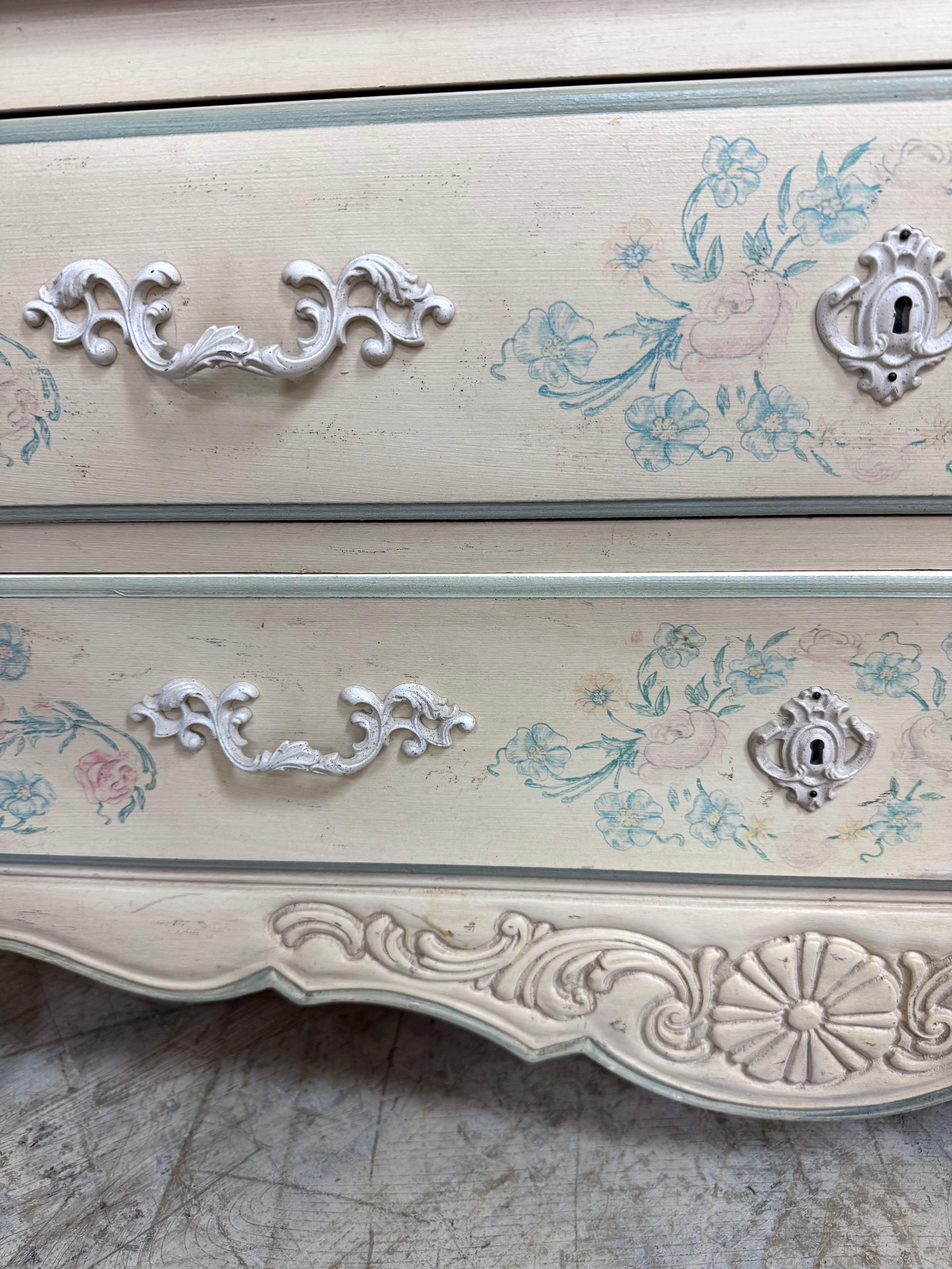 THOMASVILLE French Style Armoire