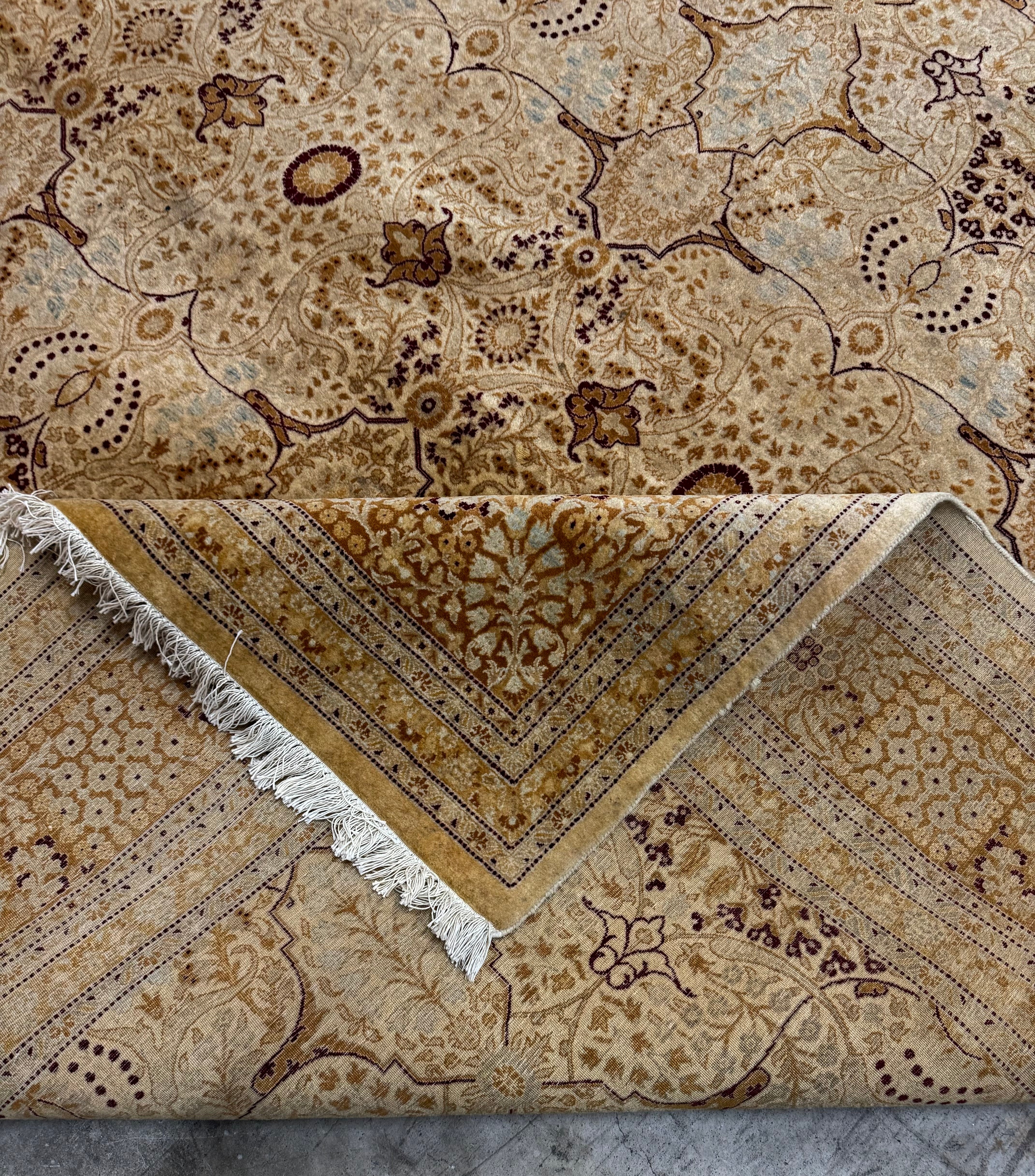 ELTE Gold Antique Finish 9' x 18' Rug