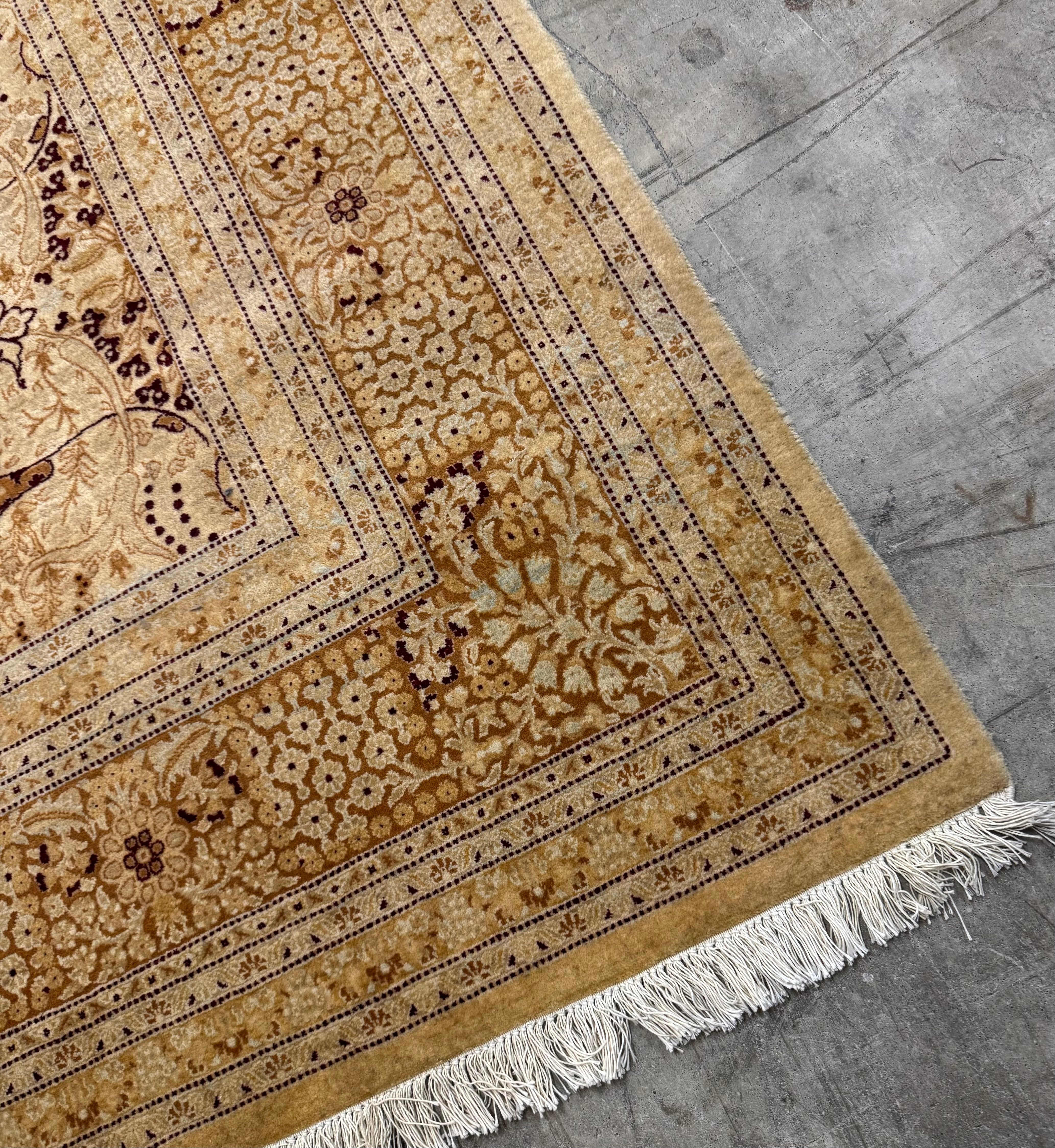 ELTE Gold Antique Finish 9' x 18' Rug