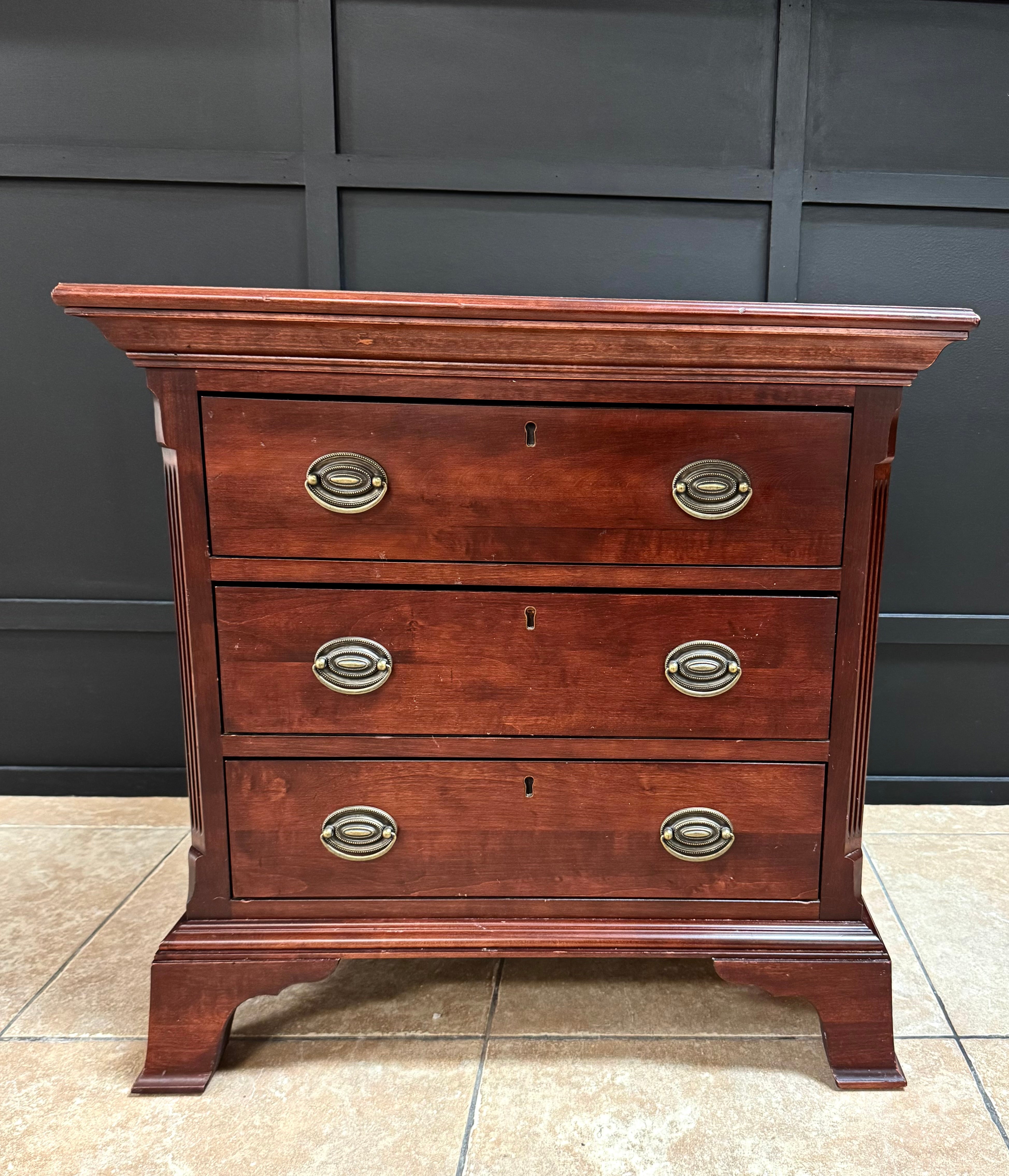 Georgian Three-drawer Nightstand