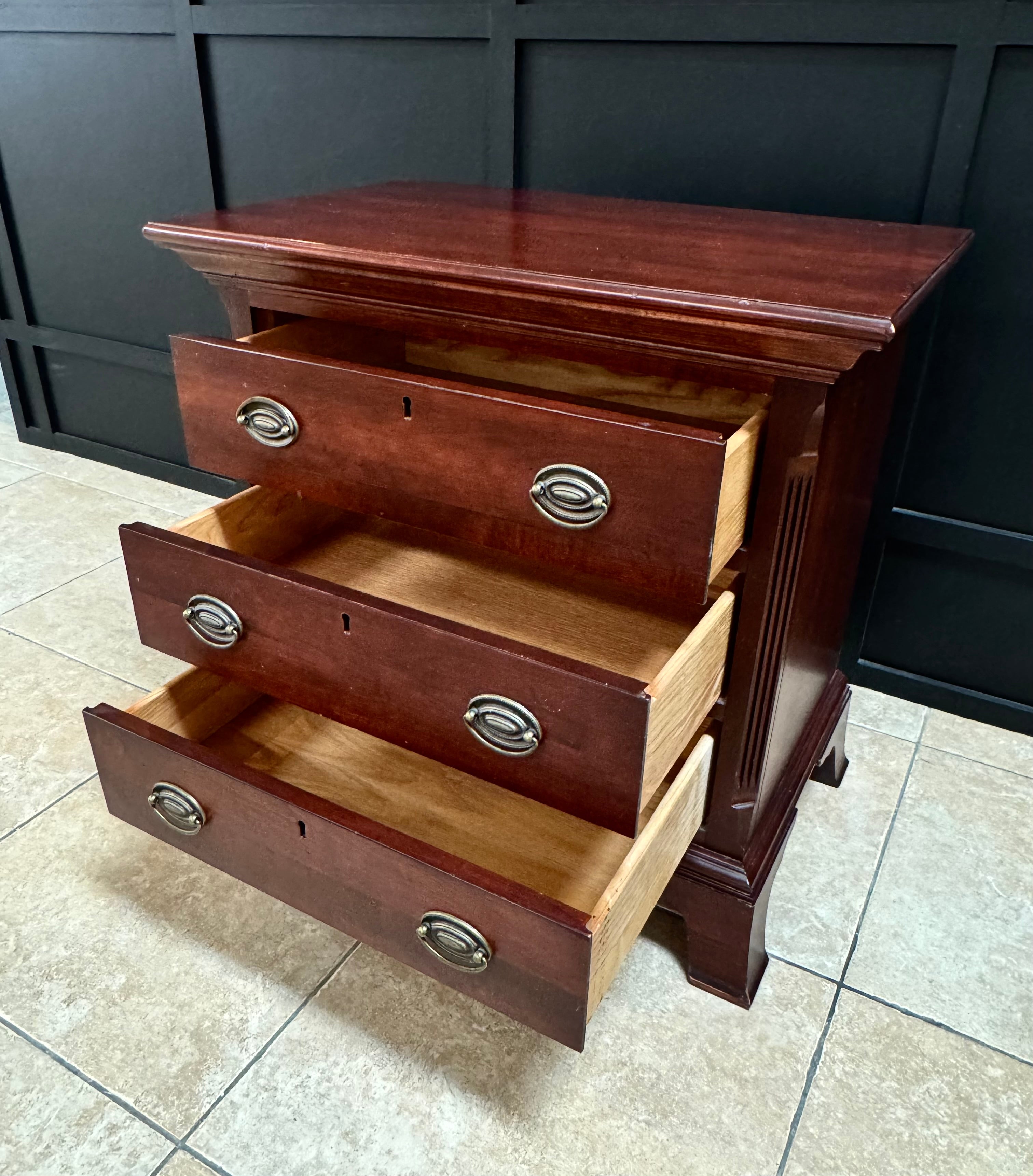 Georgian Three-drawer Nightstand