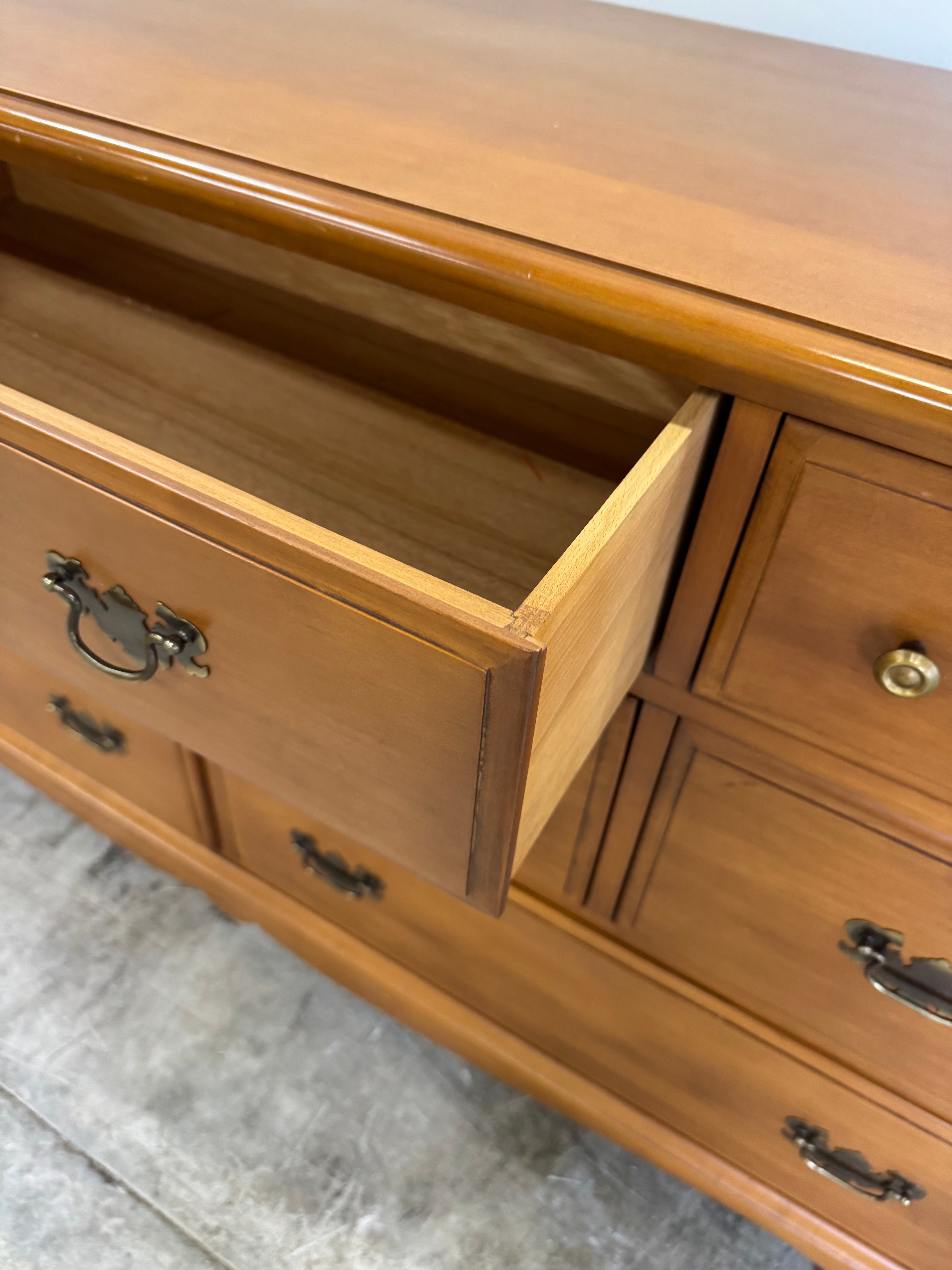 KNECHTEL 'Haddon Hall' Maple Dresser