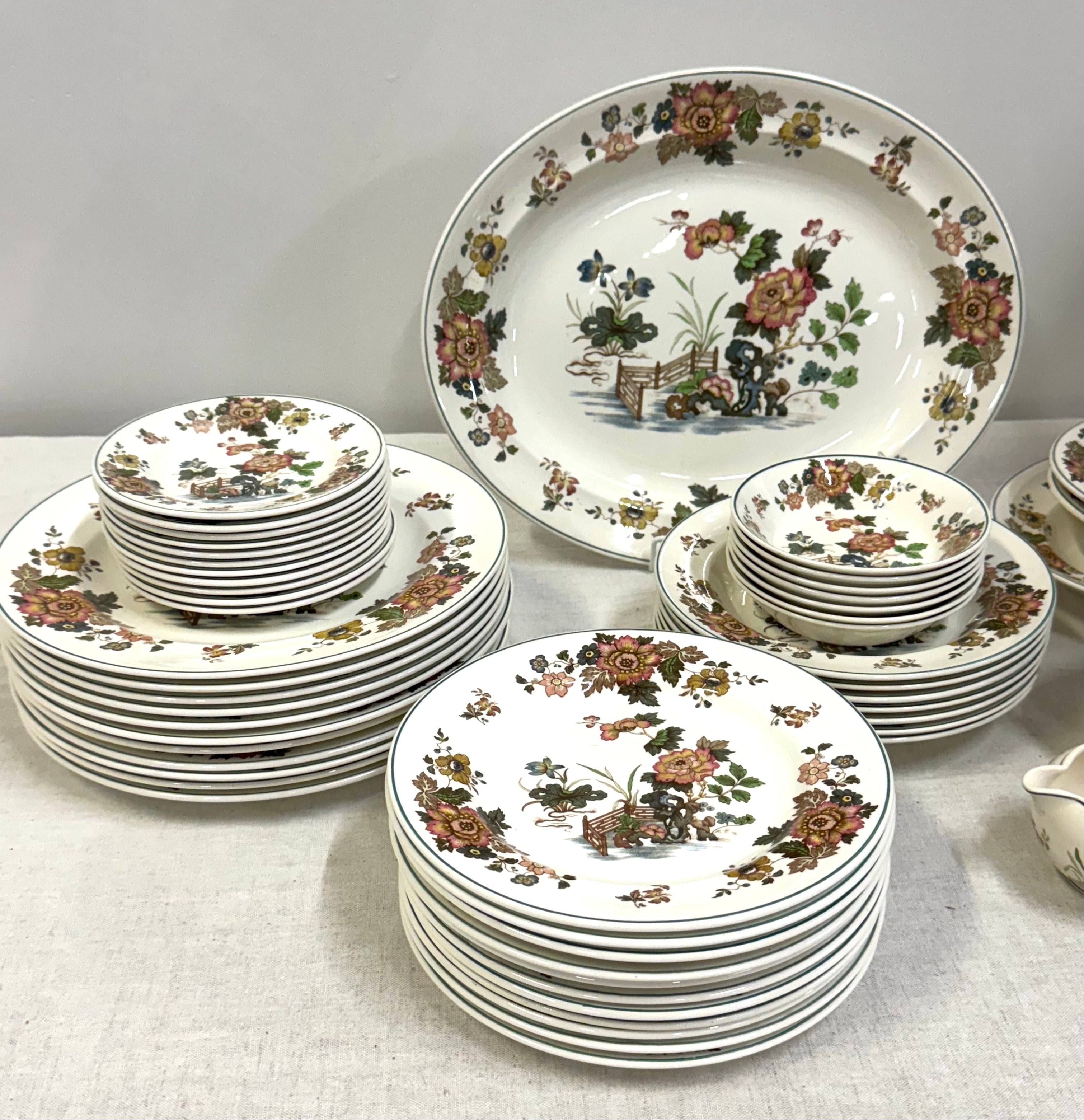 WEDGWOOD 'Eastern Flowers' Dinnerware Set for 7 Plus