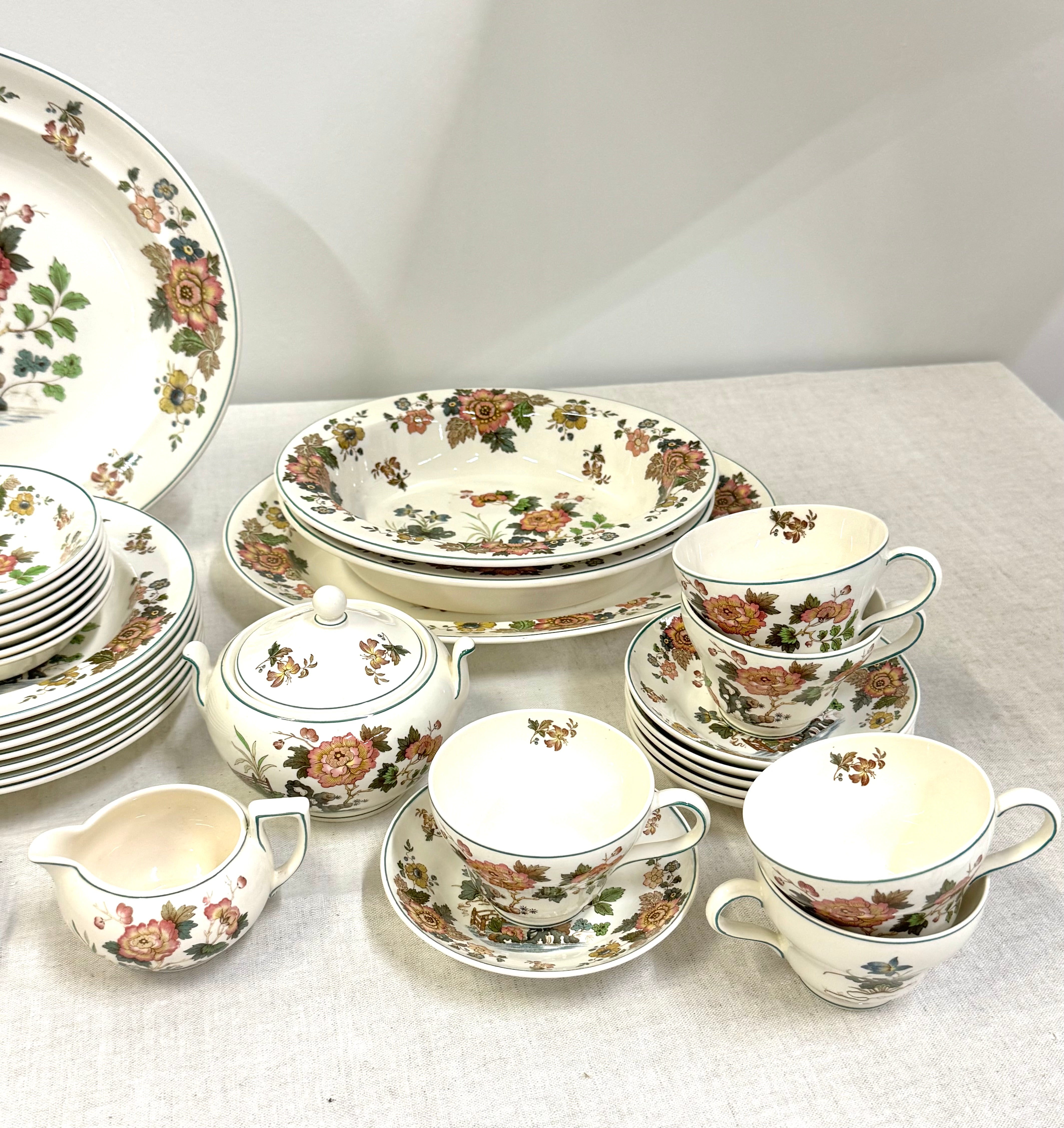WEDGWOOD 'Eastern Flowers' Dinnerware Set for 7 Plus