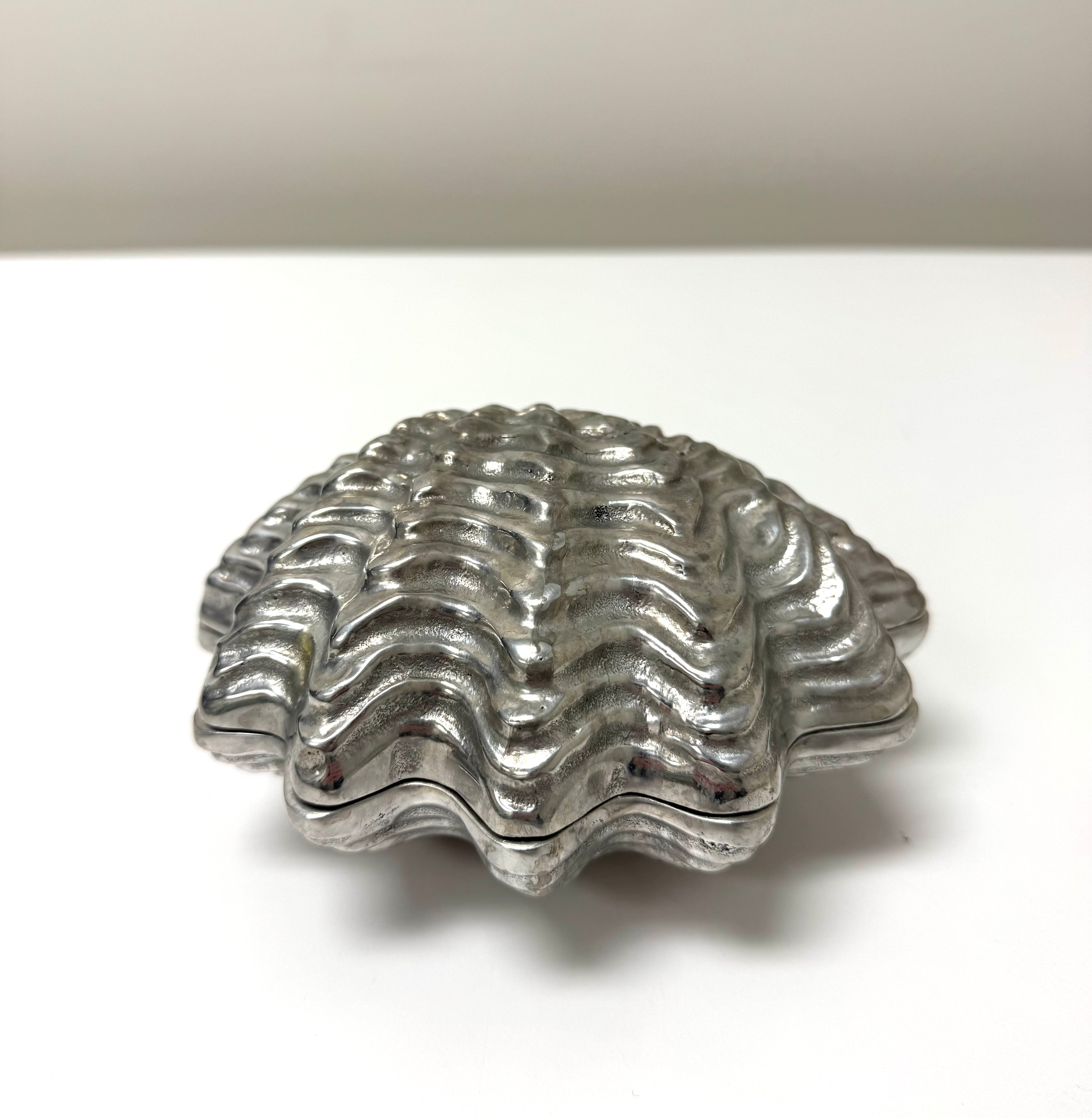 MARIPOSA Clamshell Box