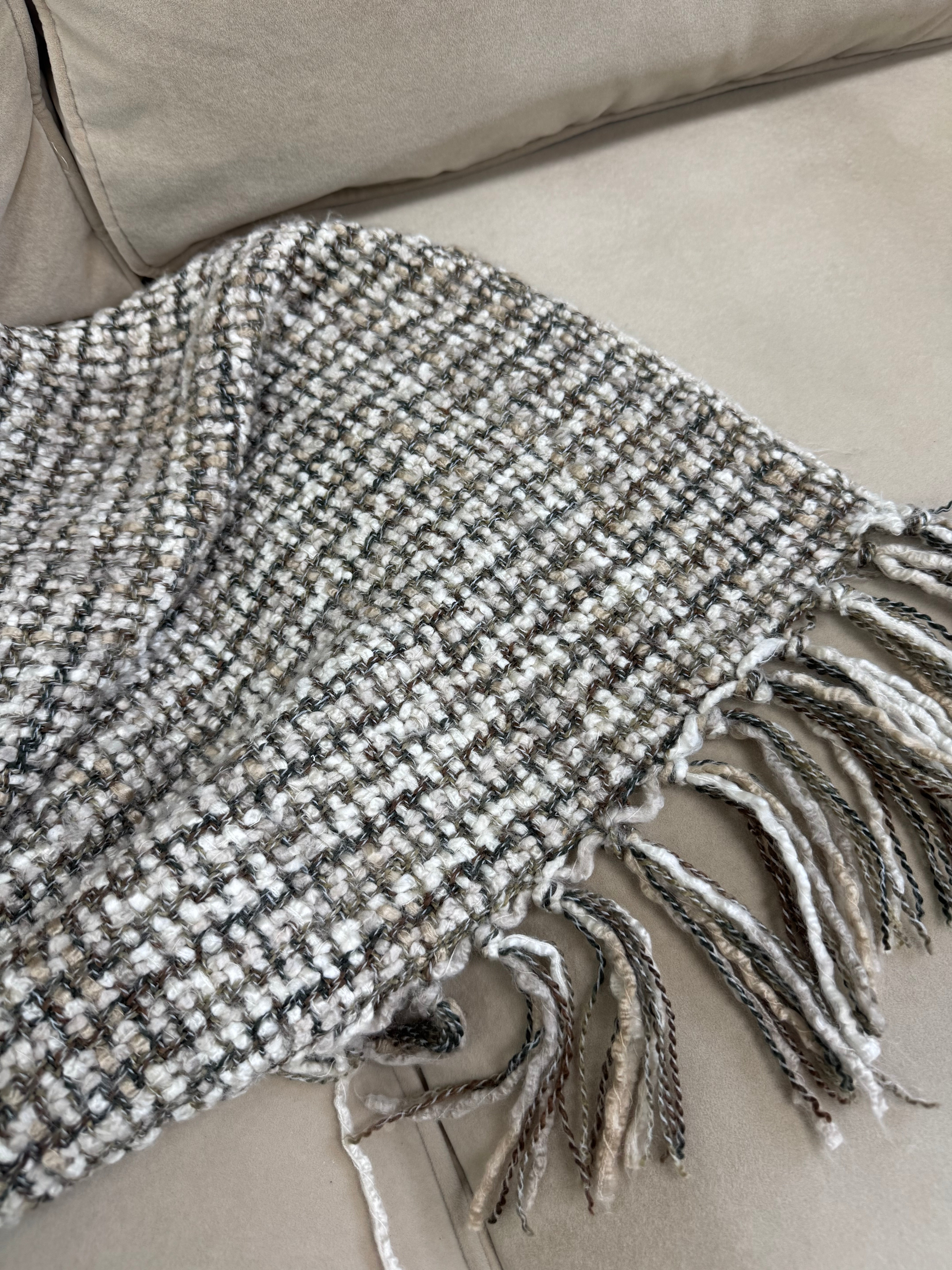 URBAN BARN 'Bettina' Mushroom & Ivory Throw