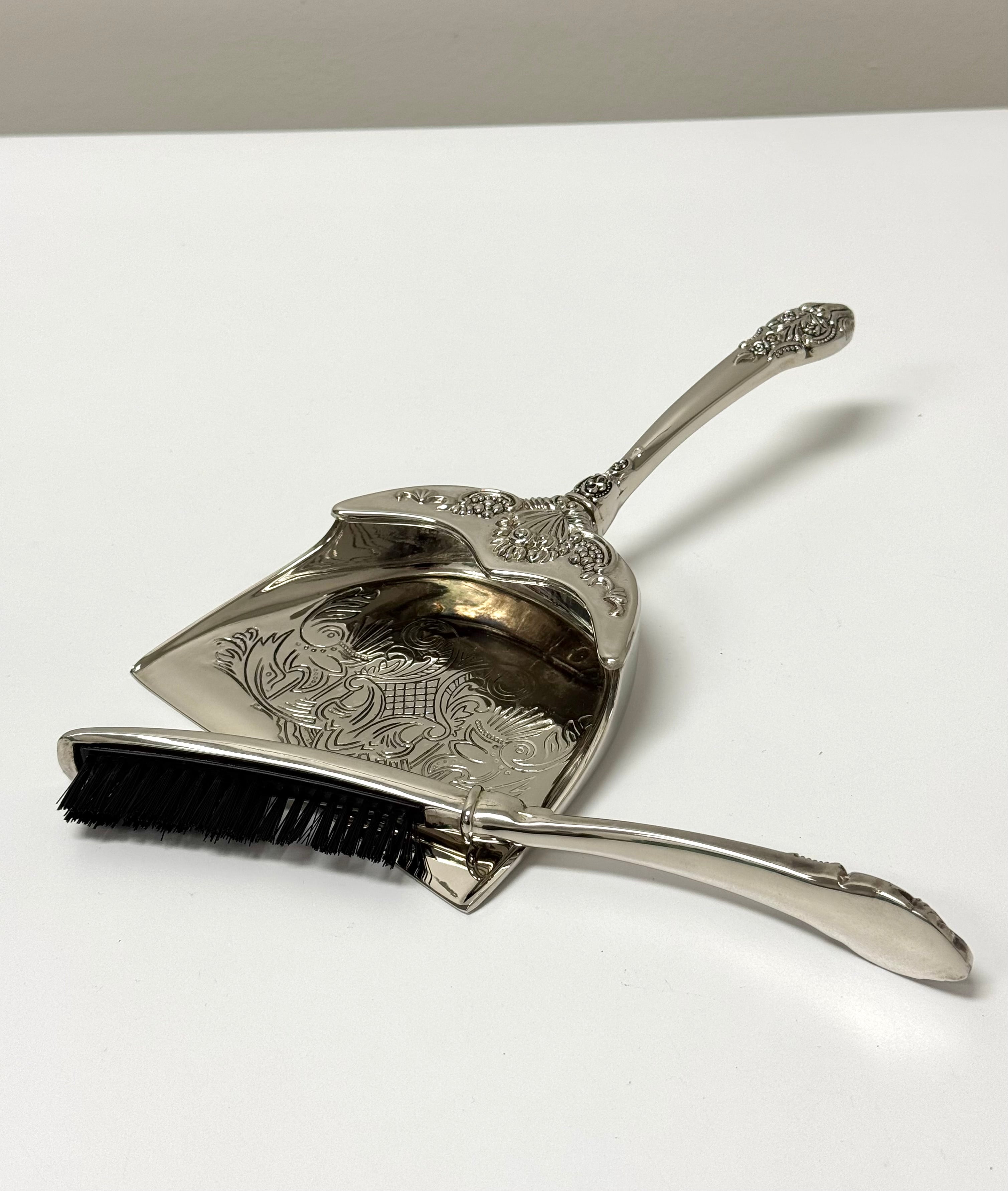 GODINGER Silverplate Crumb Catcher