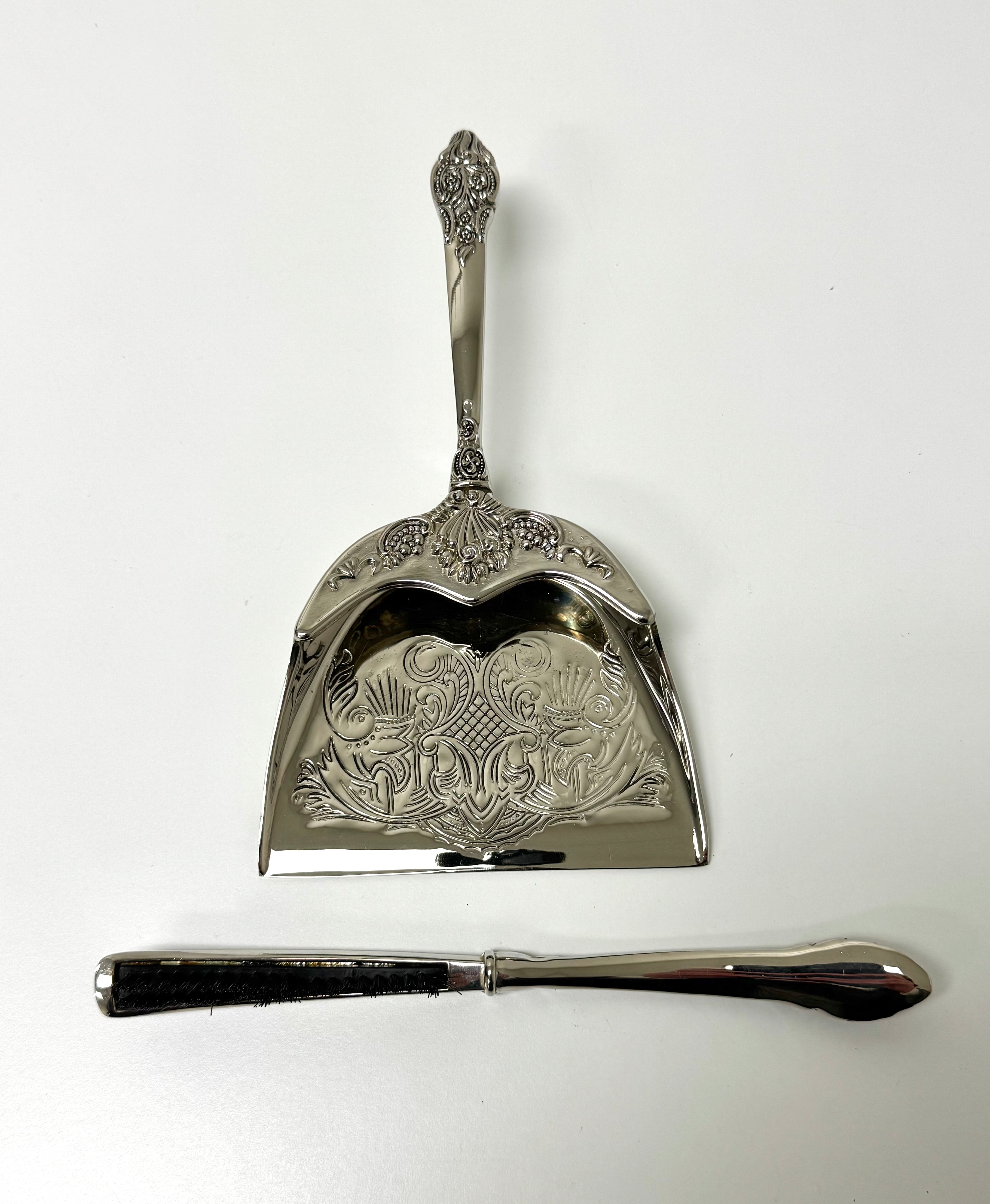GODINGER Silverplate Crumb Catcher