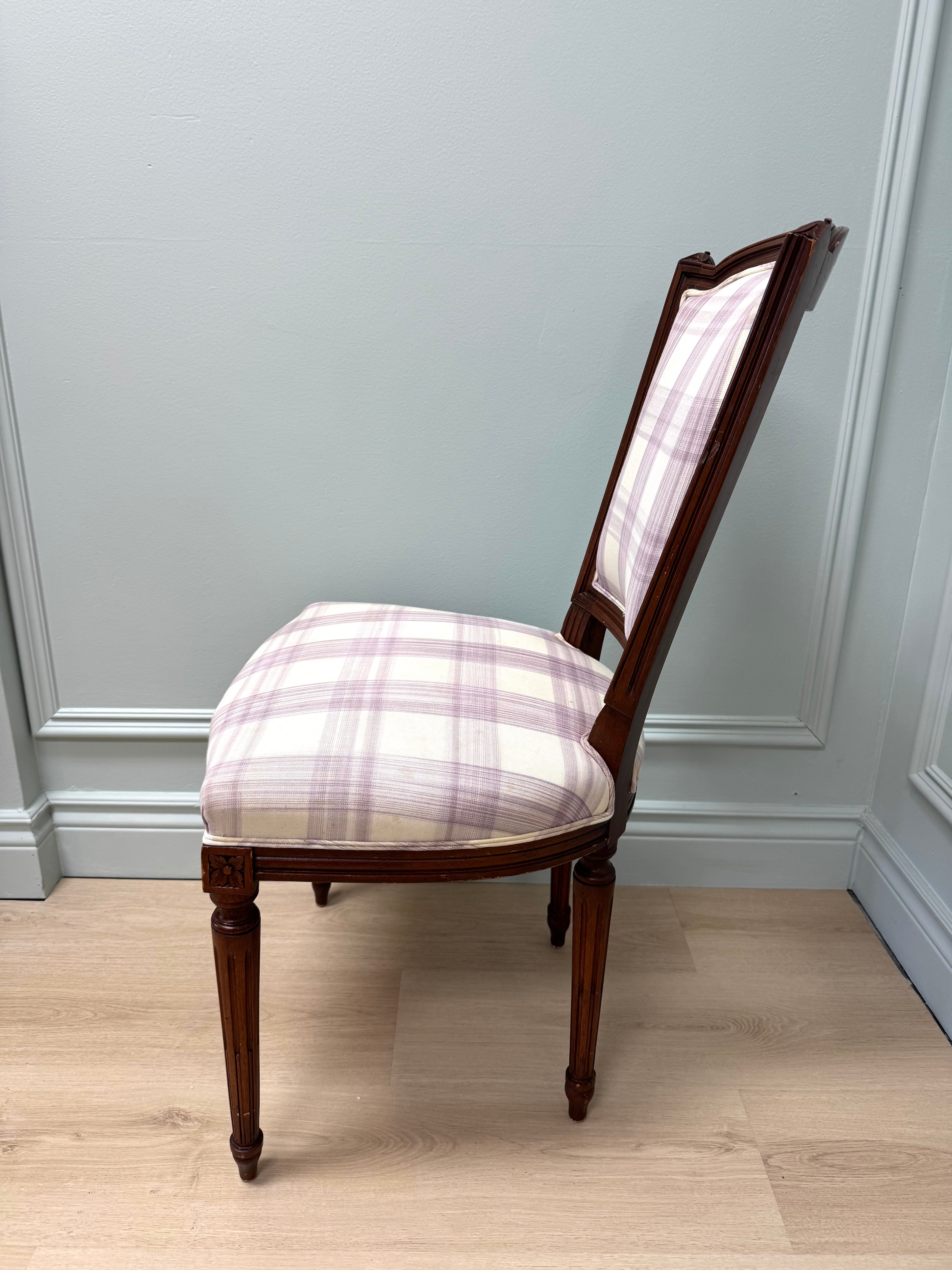 LOUIS XVI Lilac Plaid Chair