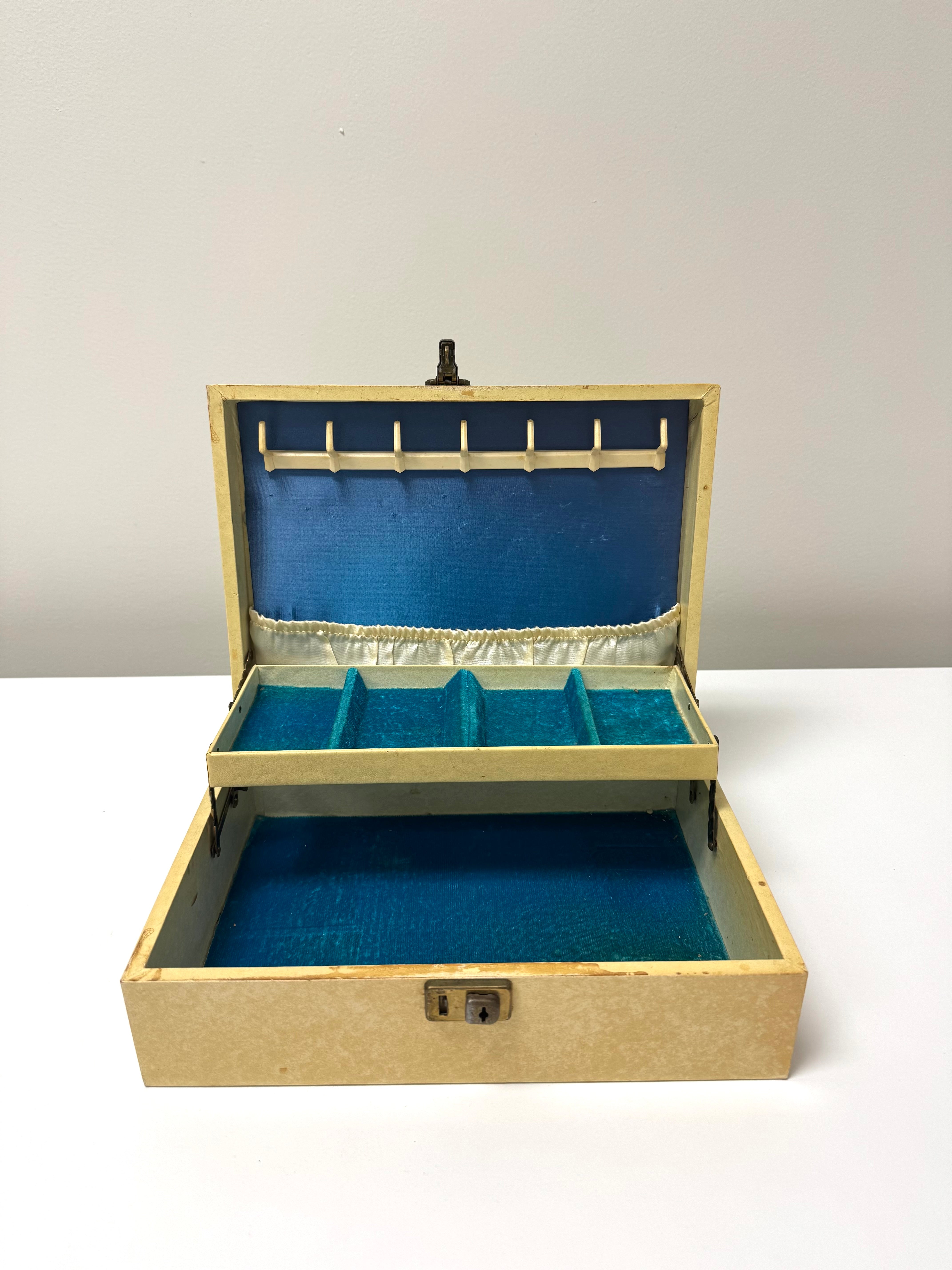 Vintage Jewelery Box