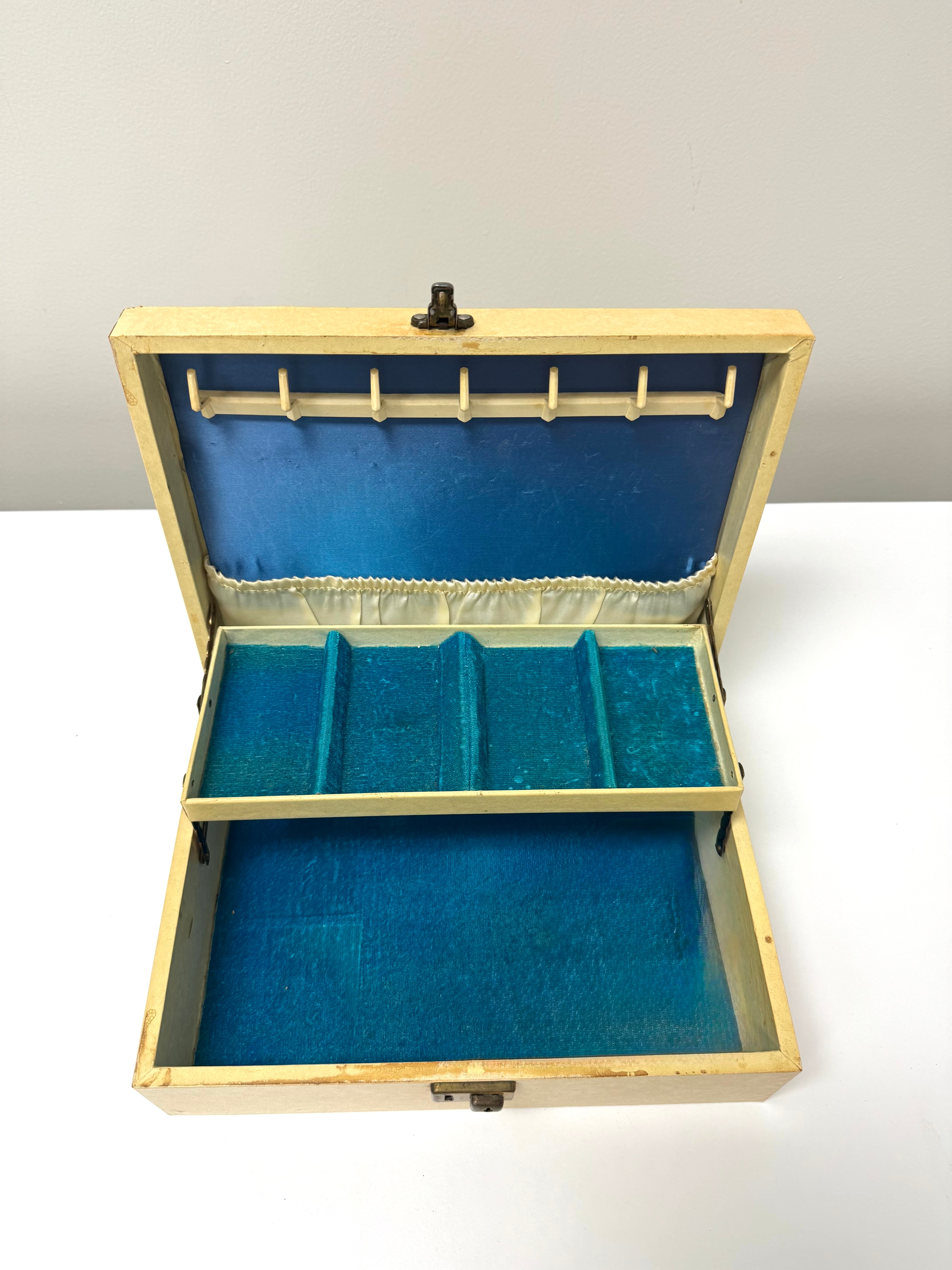 Vintage Jewelery Box