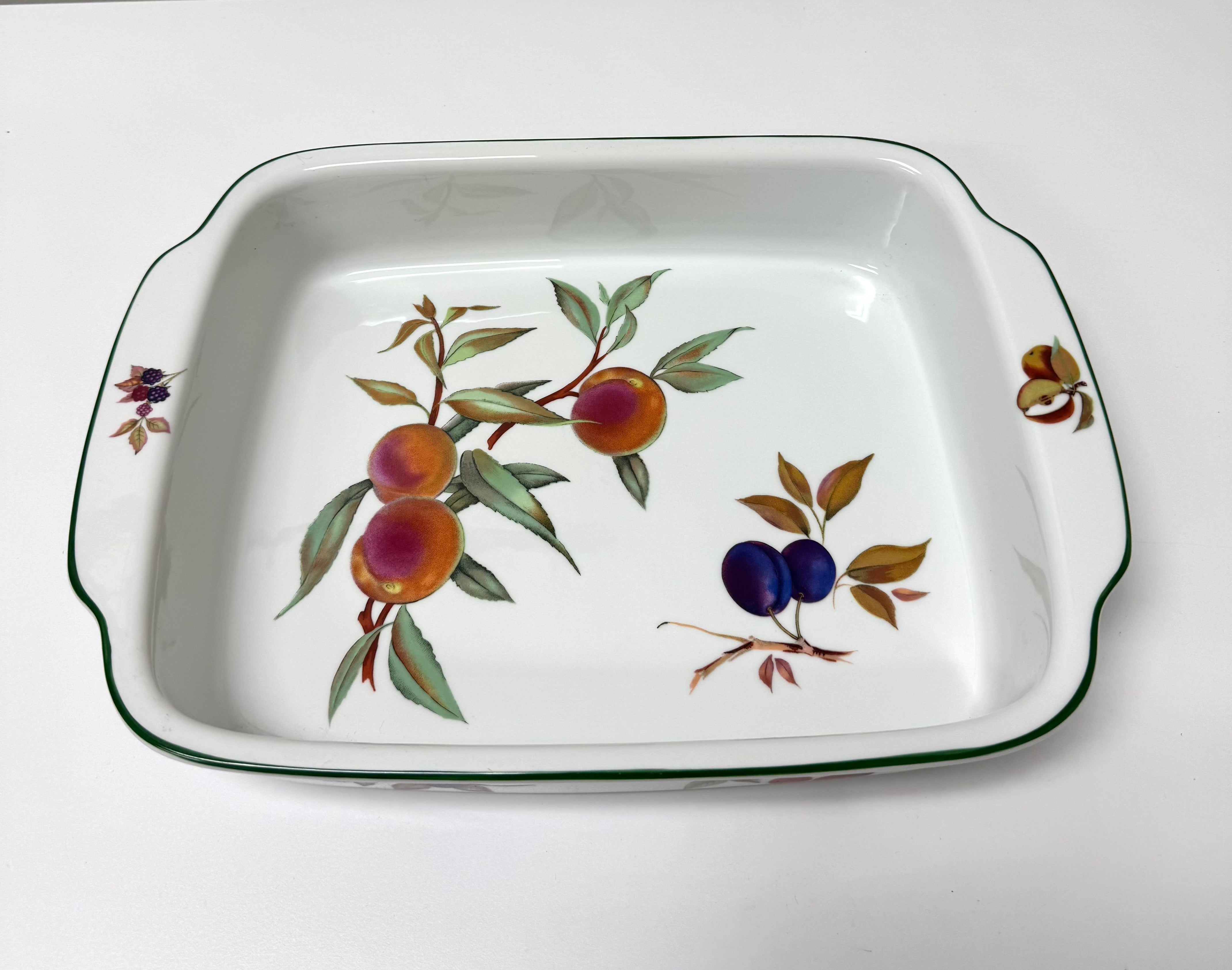 ROYAL WORCESTER 'Evesham Vale' 15" Casserole