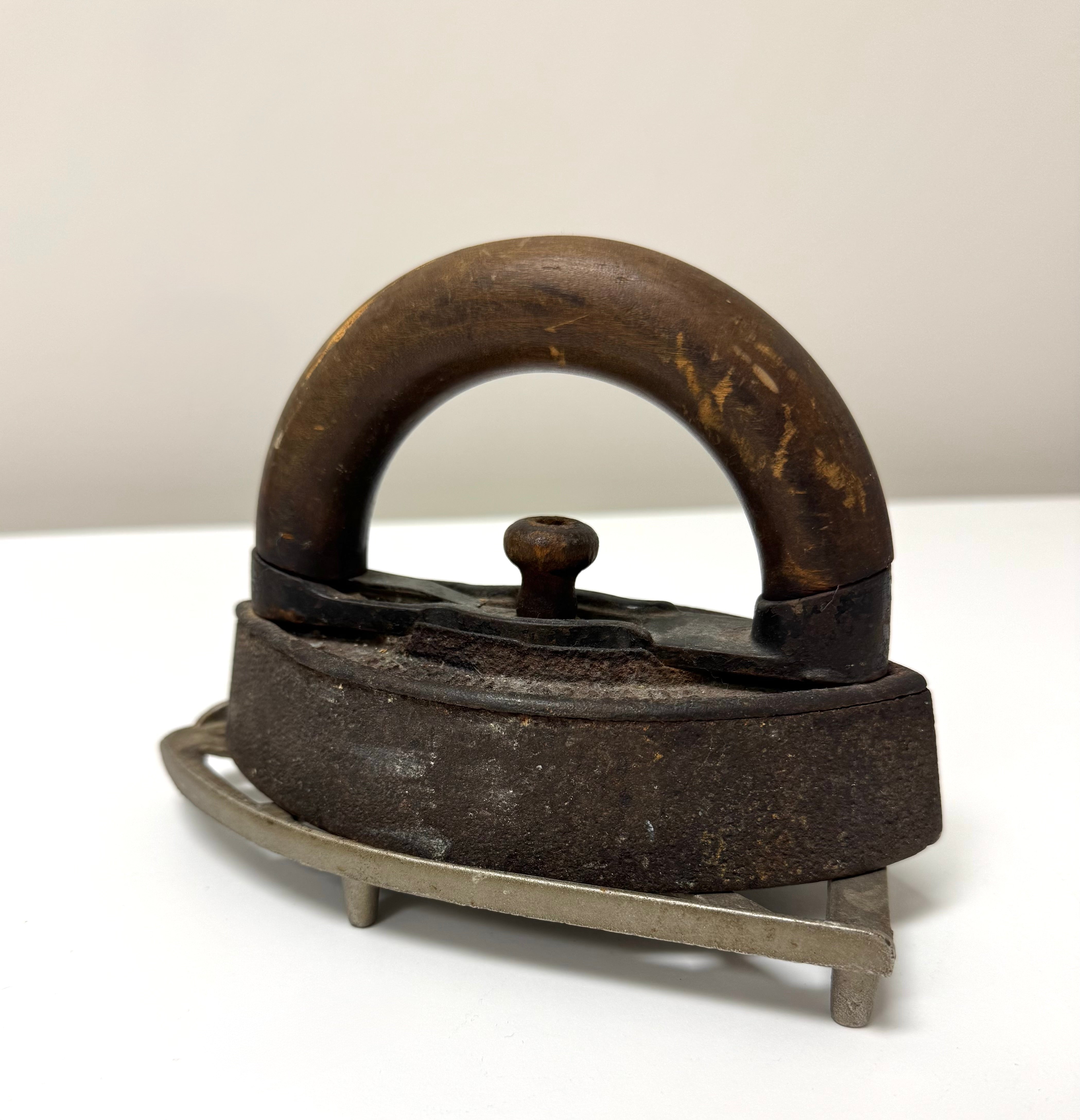 Antique TAYLOR-FORBES Sad Iron with Plate