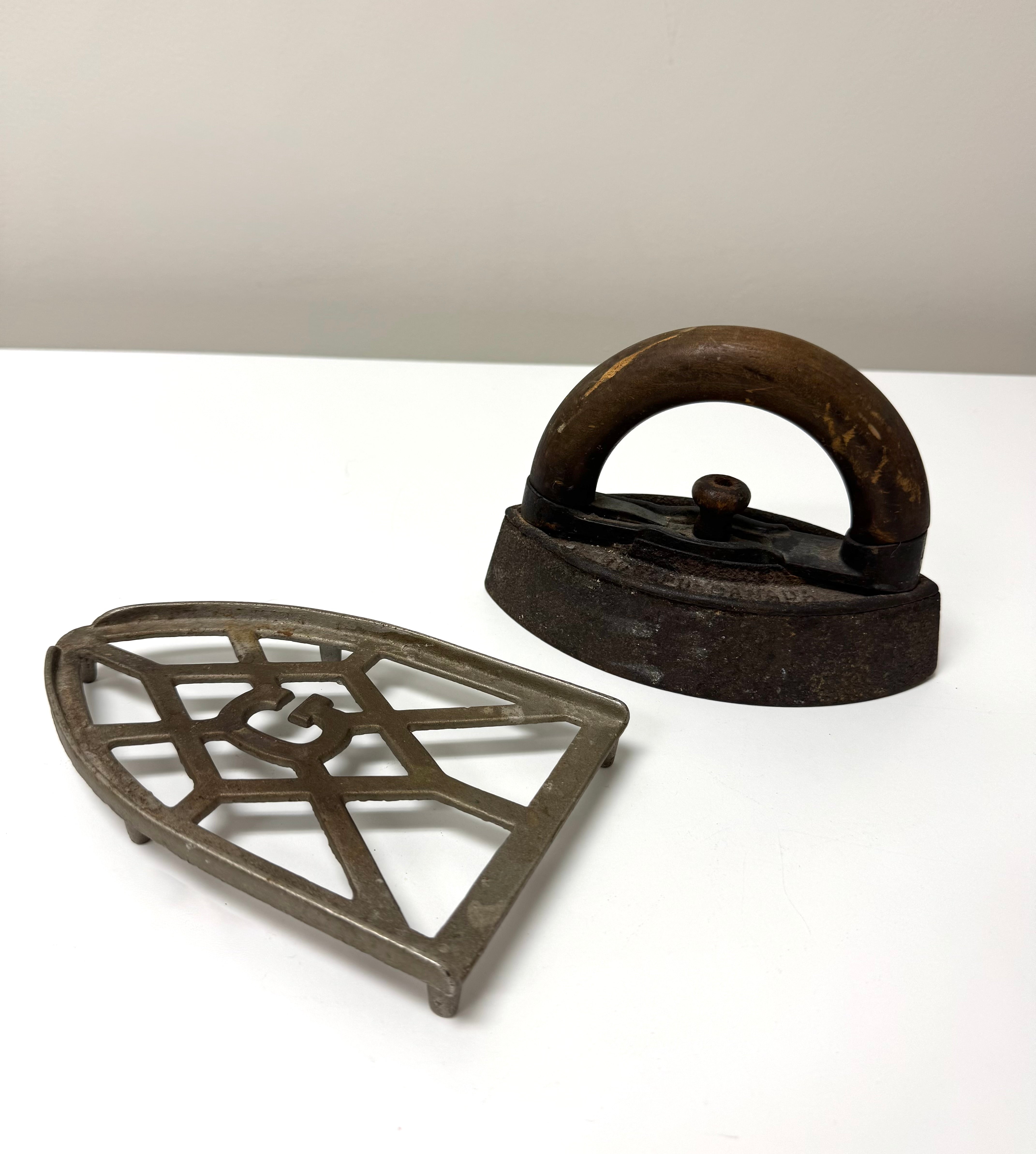 Antique TAYLOR-FORBES Sad Iron with Plate