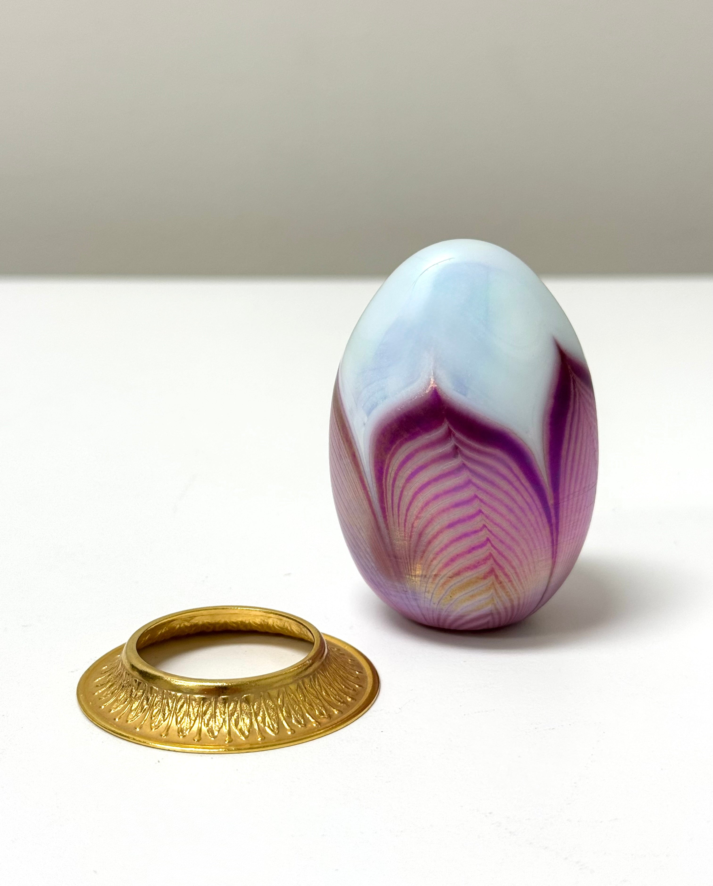 Vintage OBG Pulled Feather Irisdescent Art Glass Egg on Gold Base