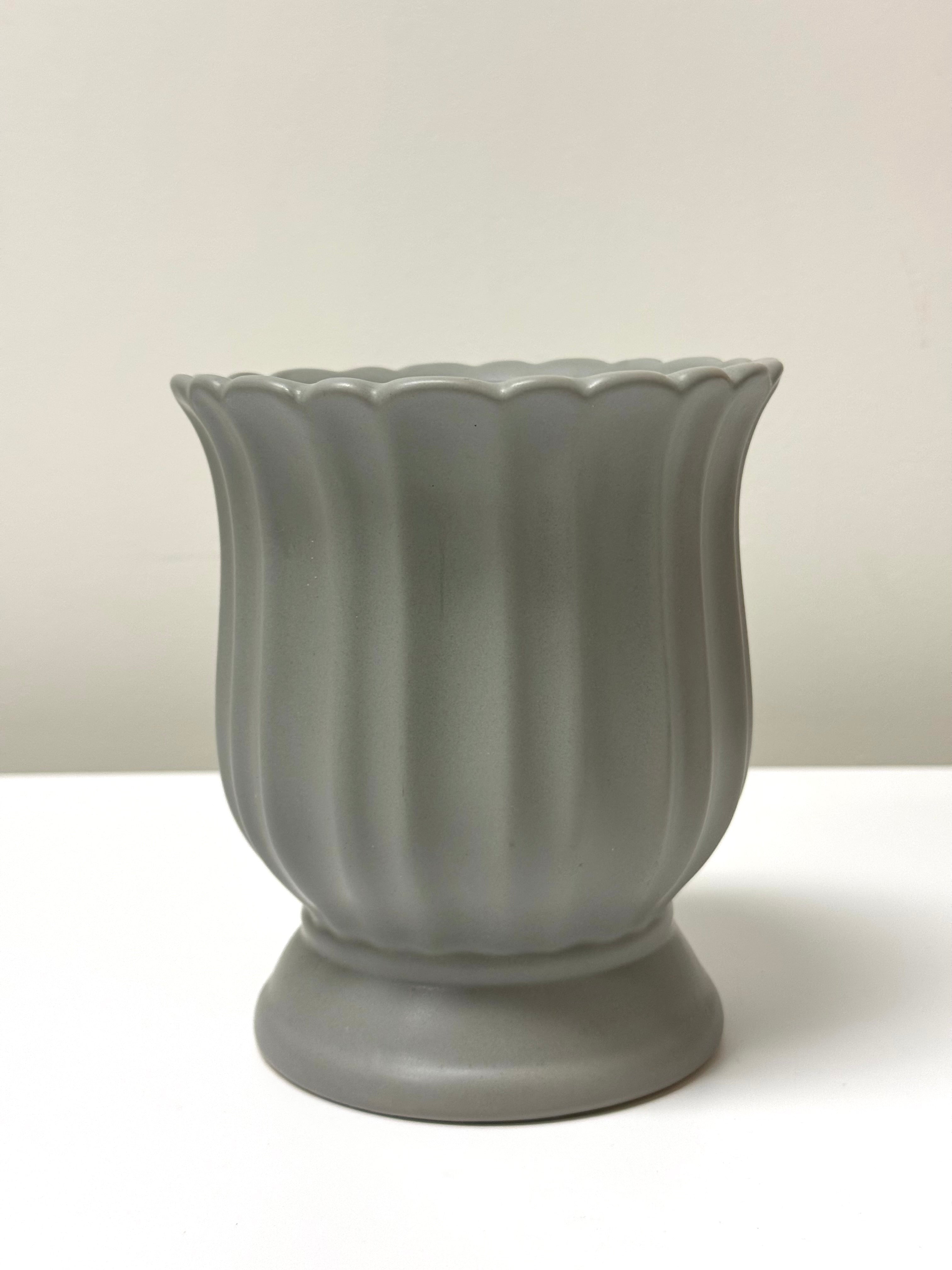 Gray 7" Tulip Planter
