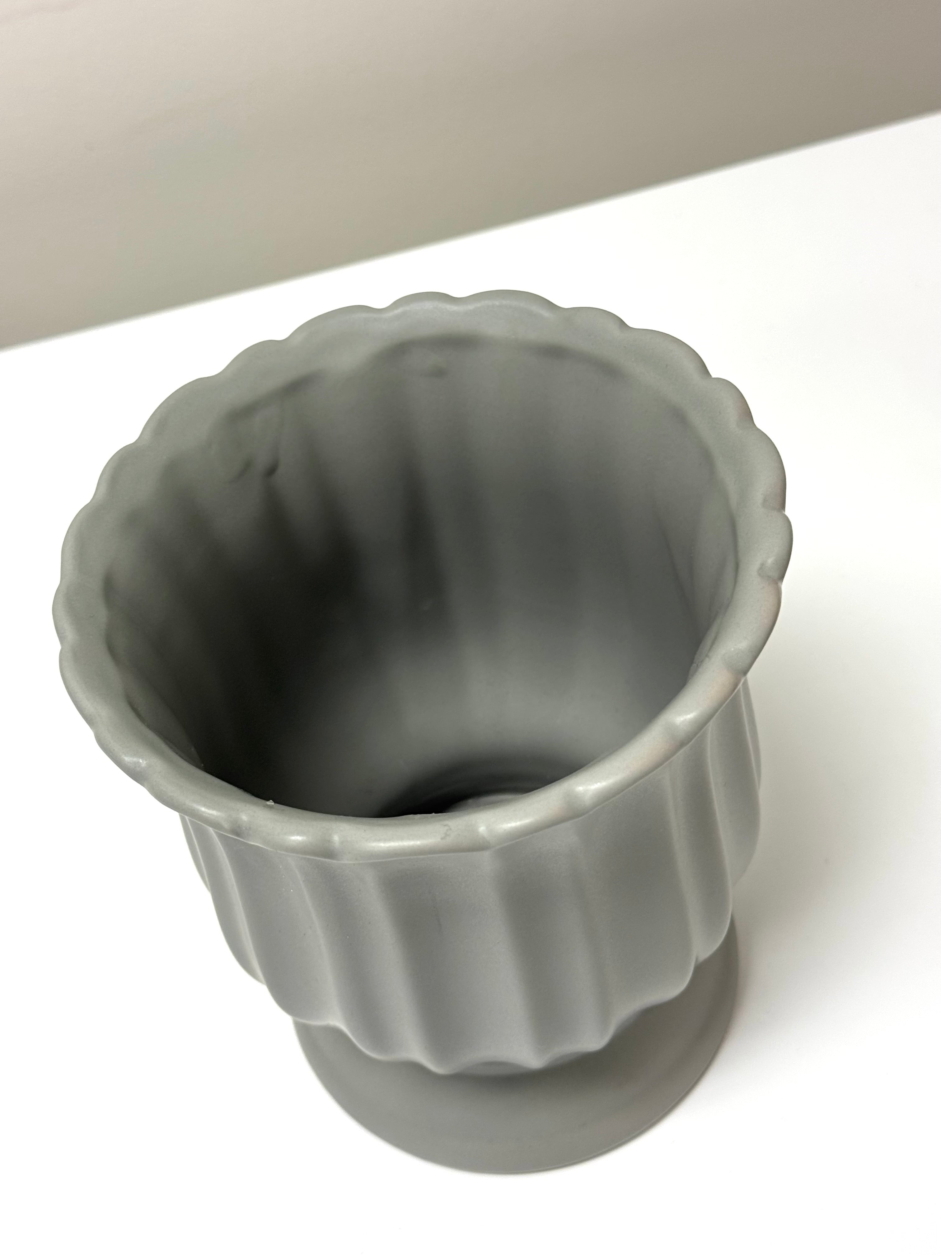 Gray 7" Tulip Planter