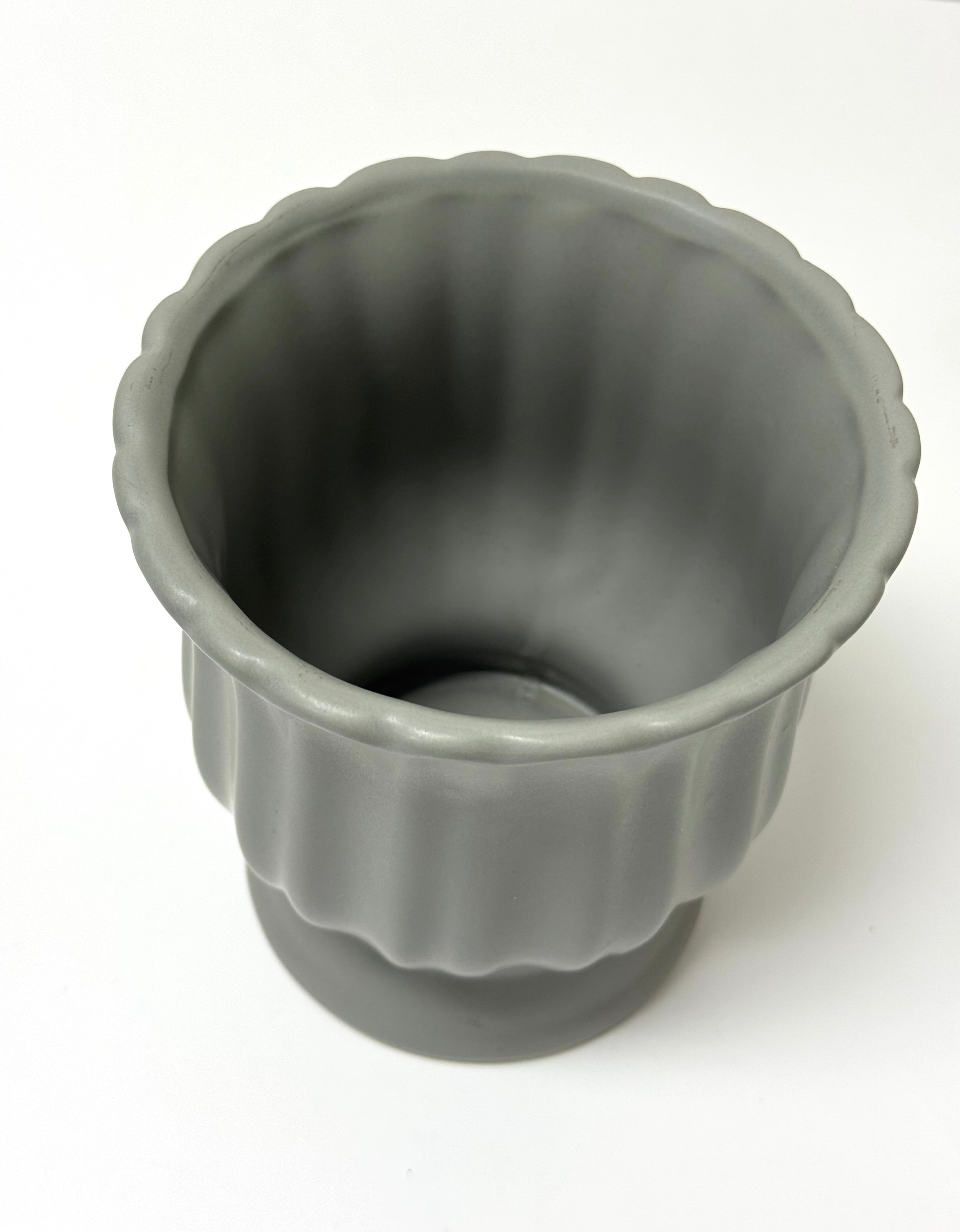 Gray 6" Tulip Planter