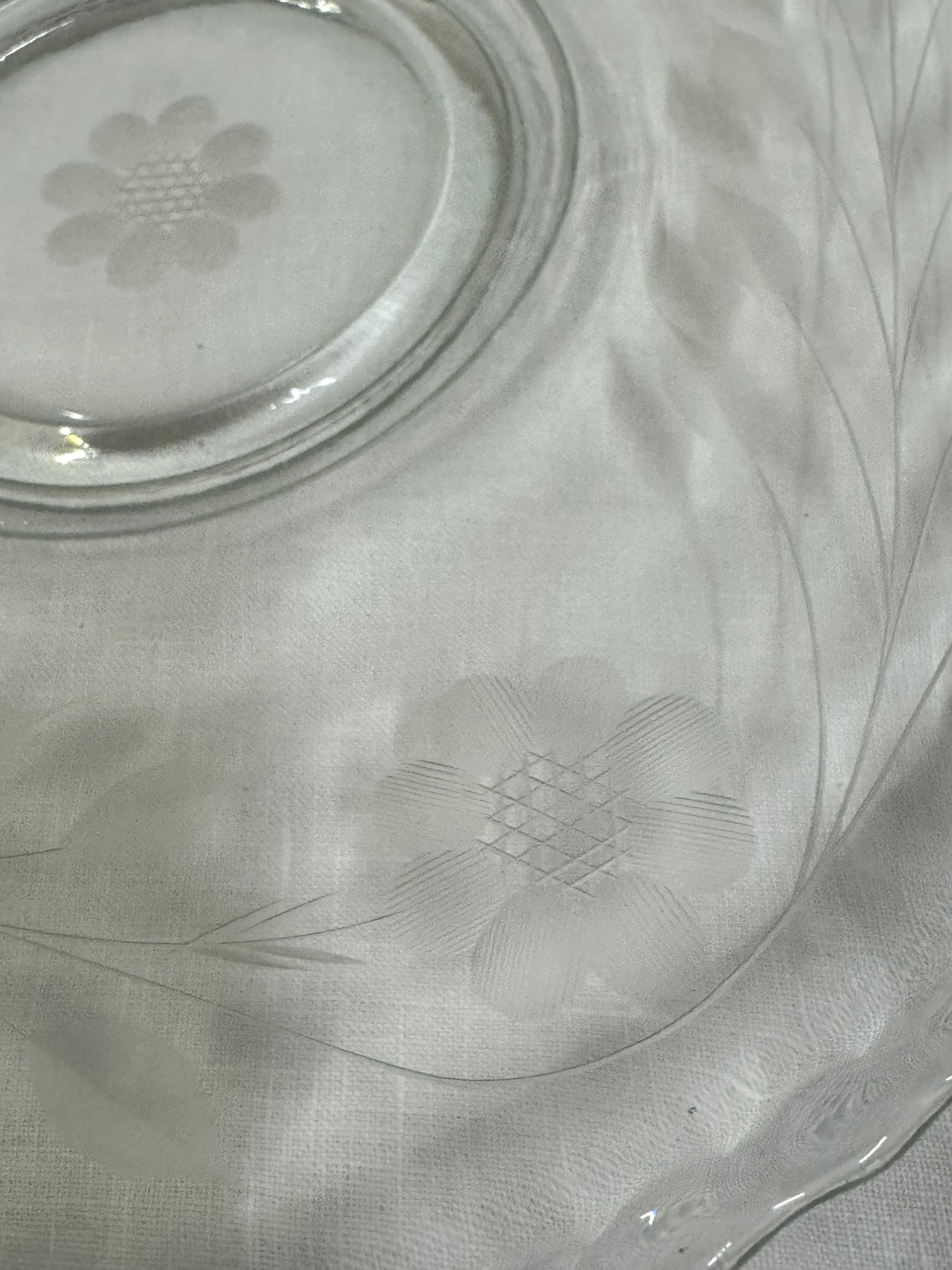 Cornflower 11" Plate with Dimple Edge