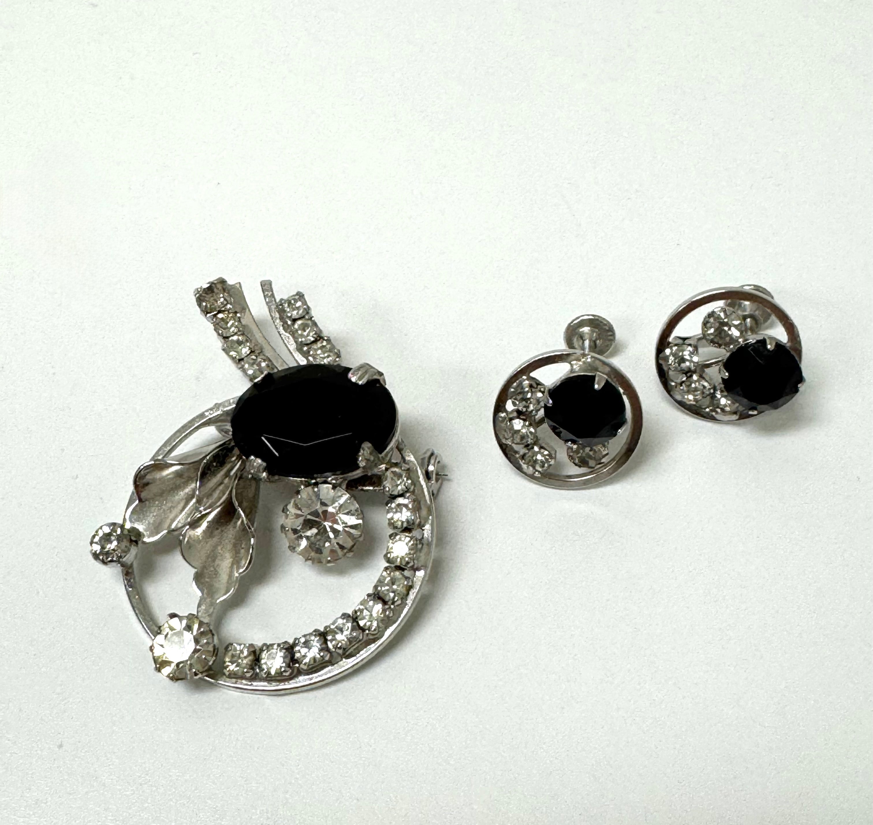 CONTINENTAL Black Stone Brooch & Clips Set