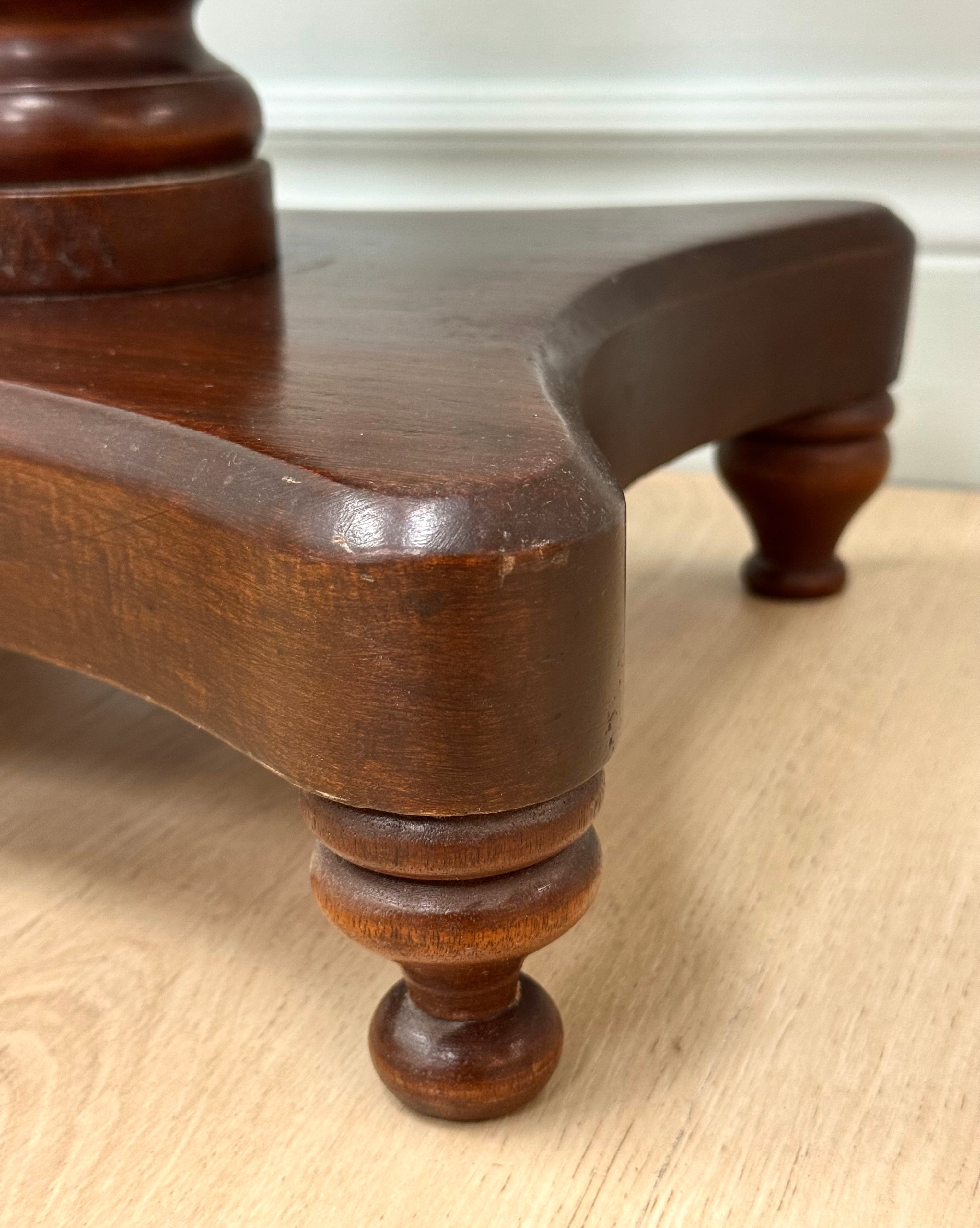 Scalloped Pedestal Side Table