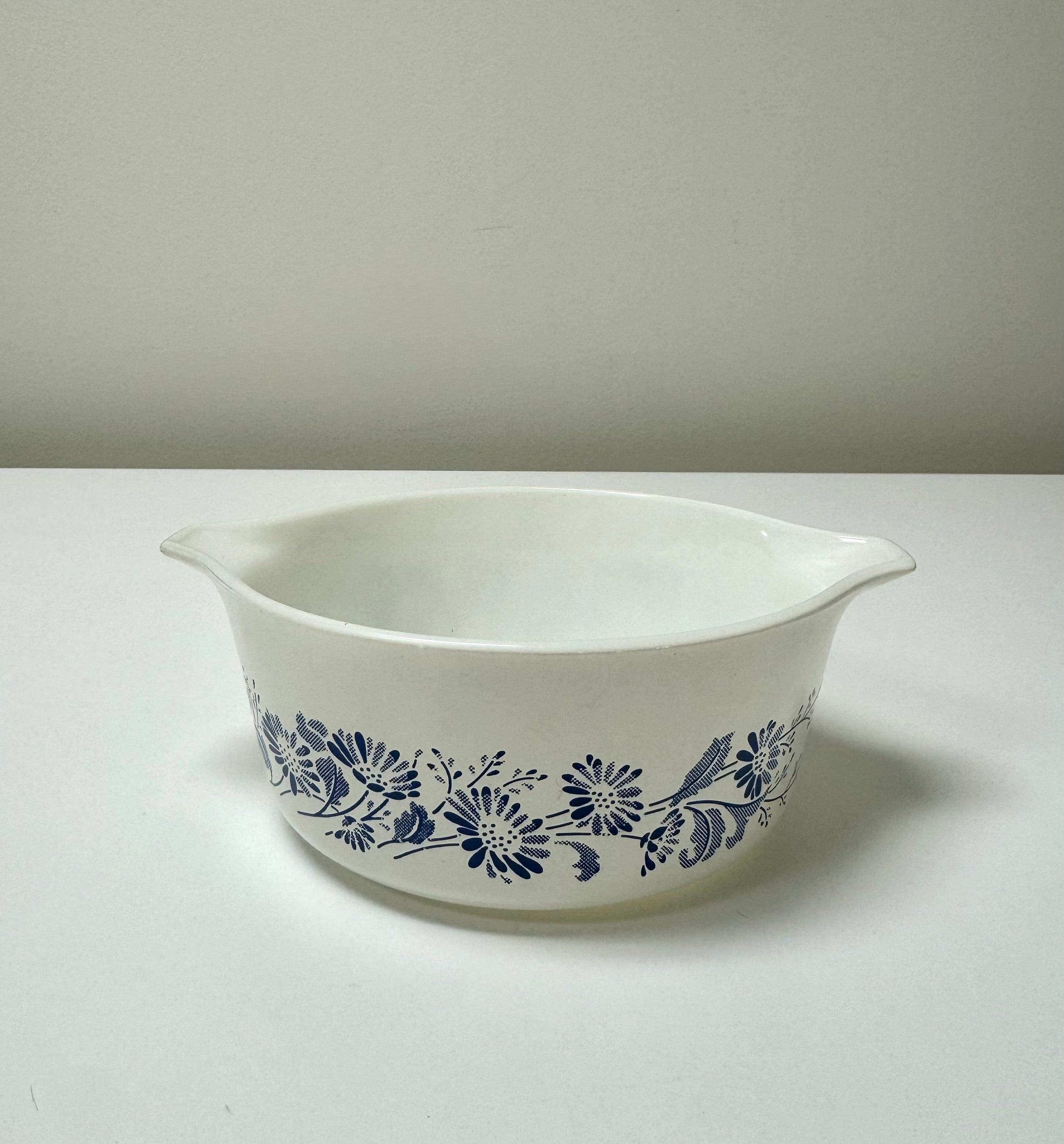 Vintage PYREX 'Colonial Mist' 6" Casserole