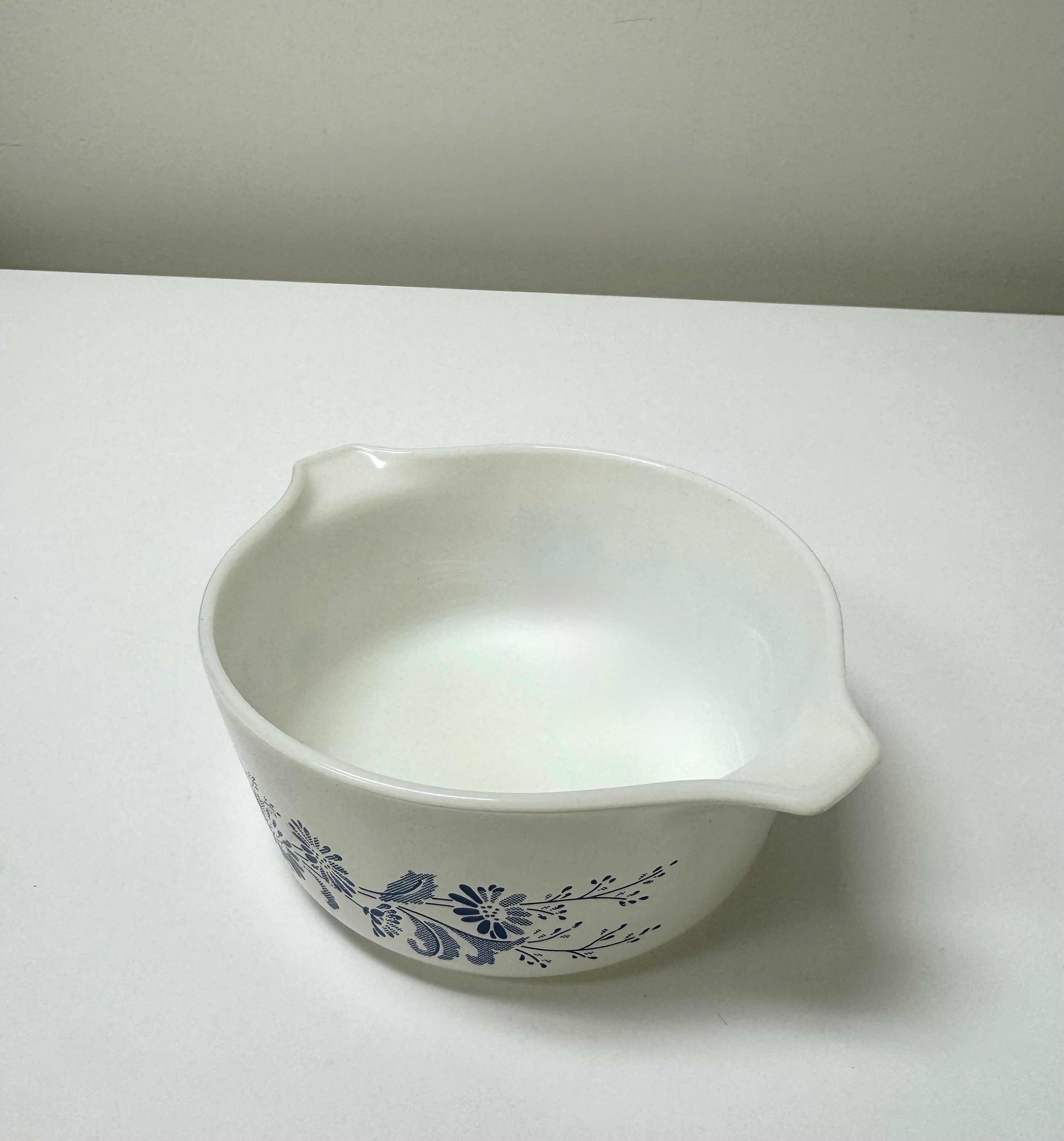 Vintage PYREX 'Colonial Mist' 6" Casserole
