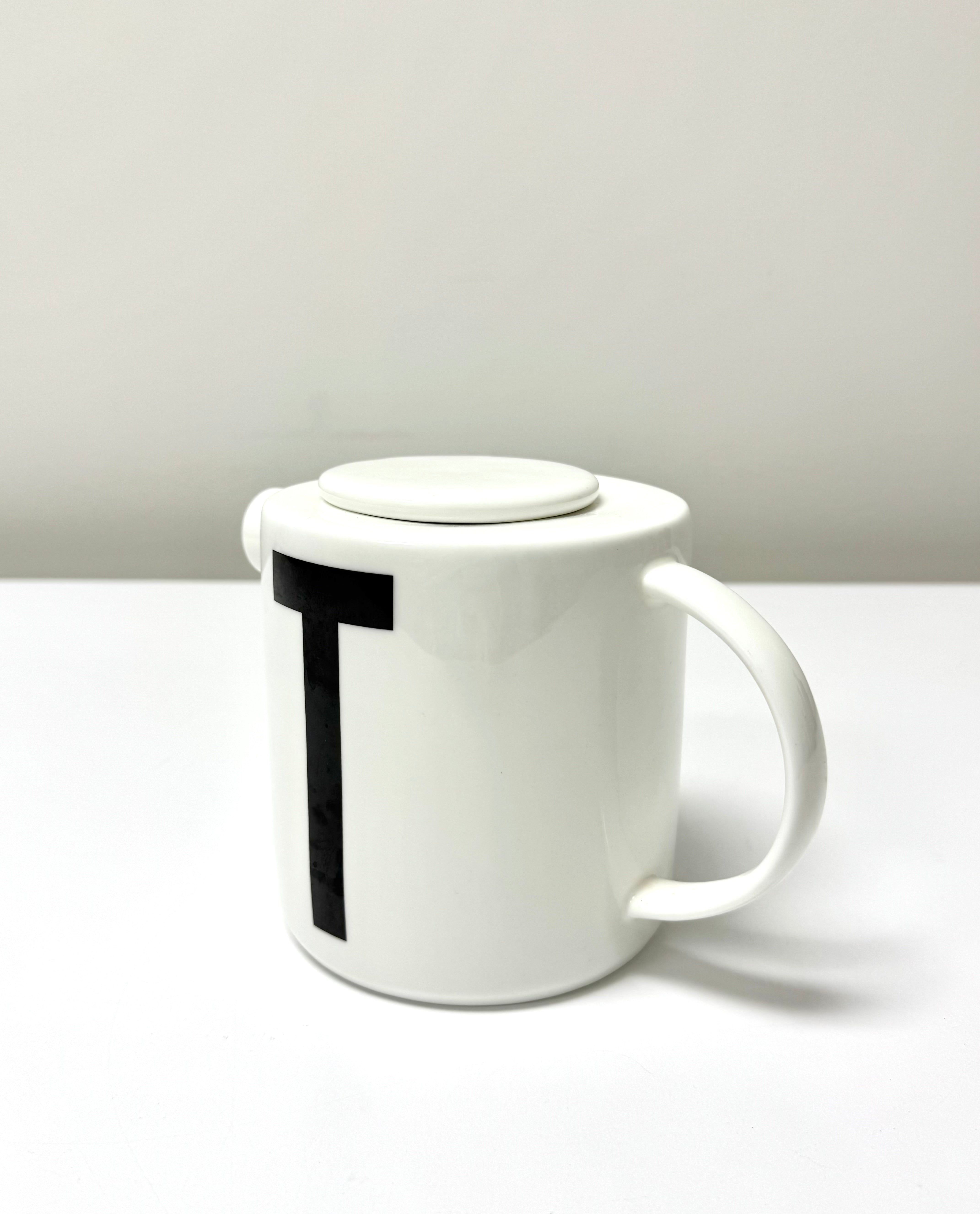 DESIGN LETTERS Arne Jacobsen Teapot