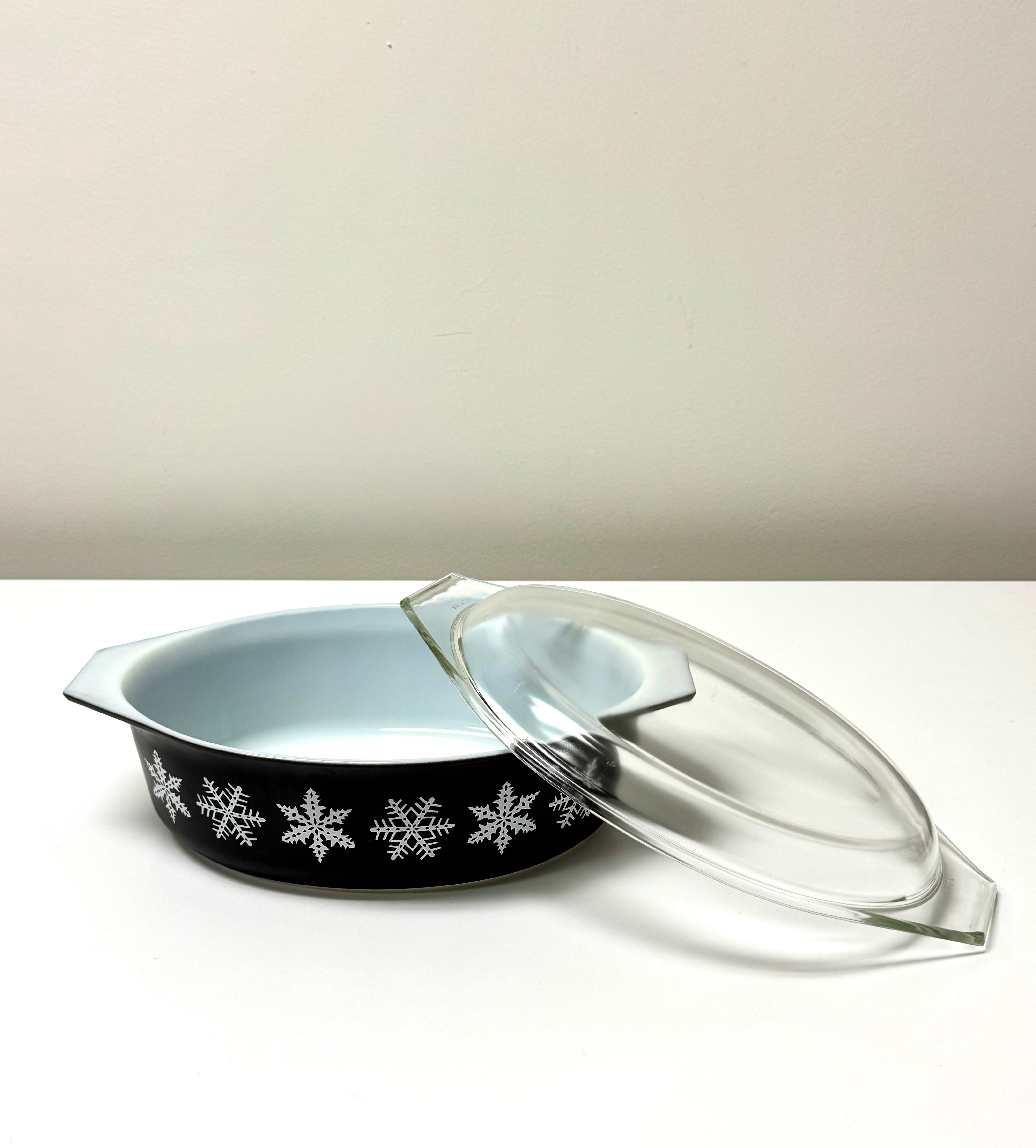 Rare Vintage PYREX Charcoal Black 'Snowflake' 2-1/2QT. Casserole