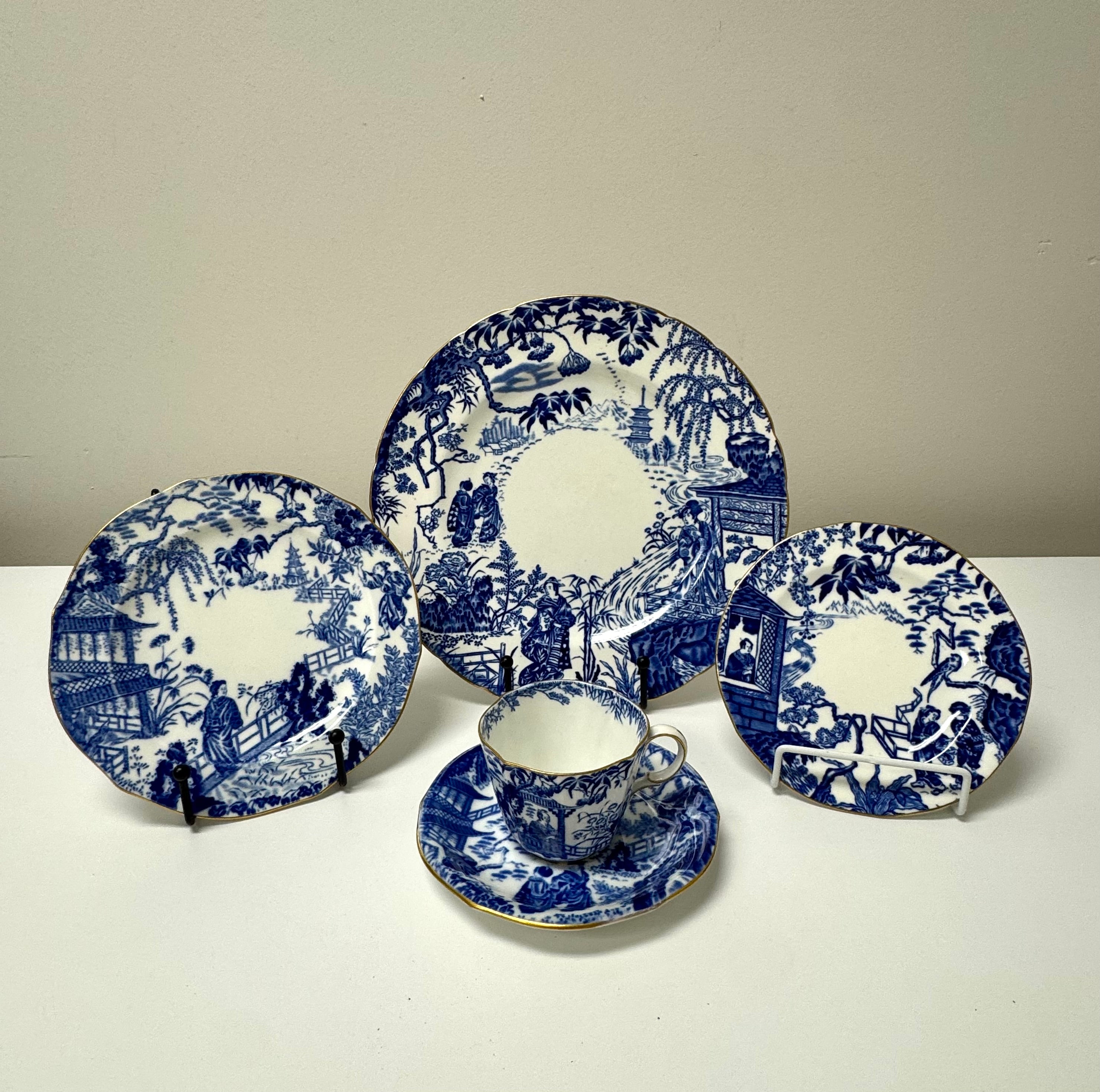 ROYAL CROWN DERBY 'Mikado' Dinnerware Set for 6 Plus